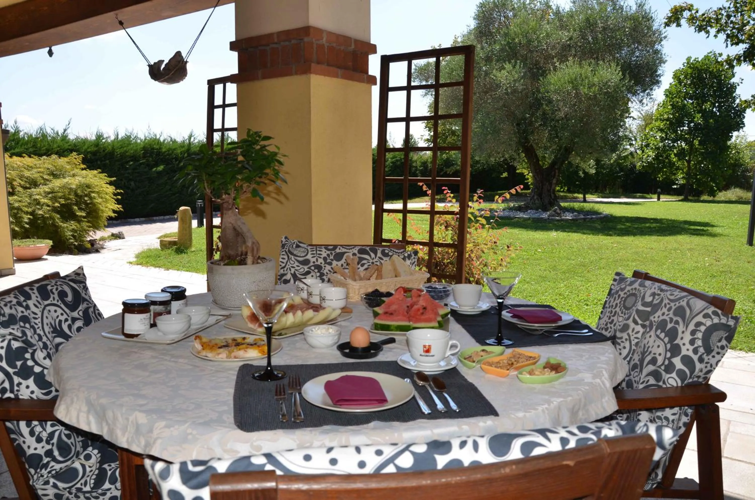 Garden view in B&B Melograno MC