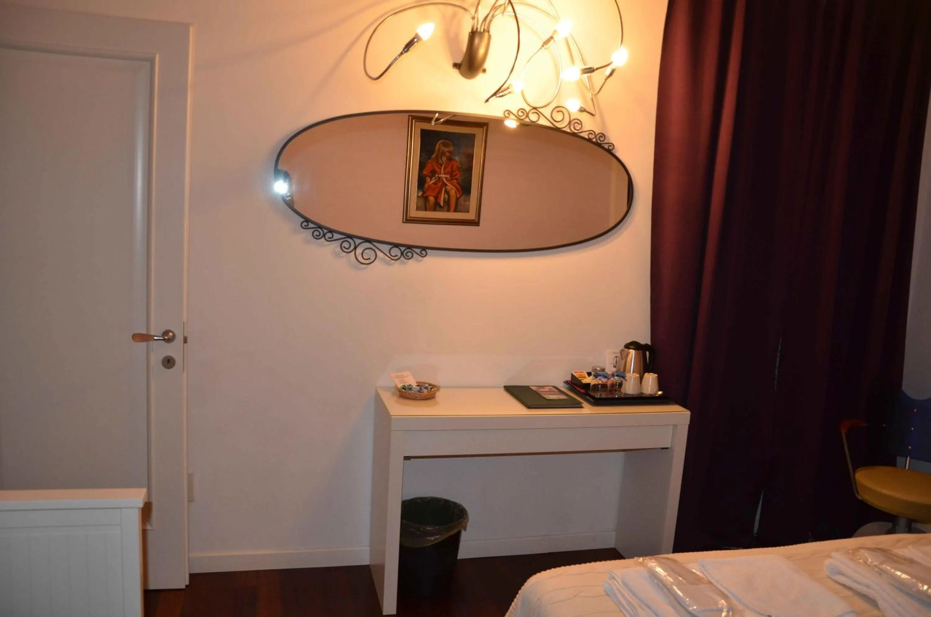 hair dresser, Bed in B&B Melograno MC