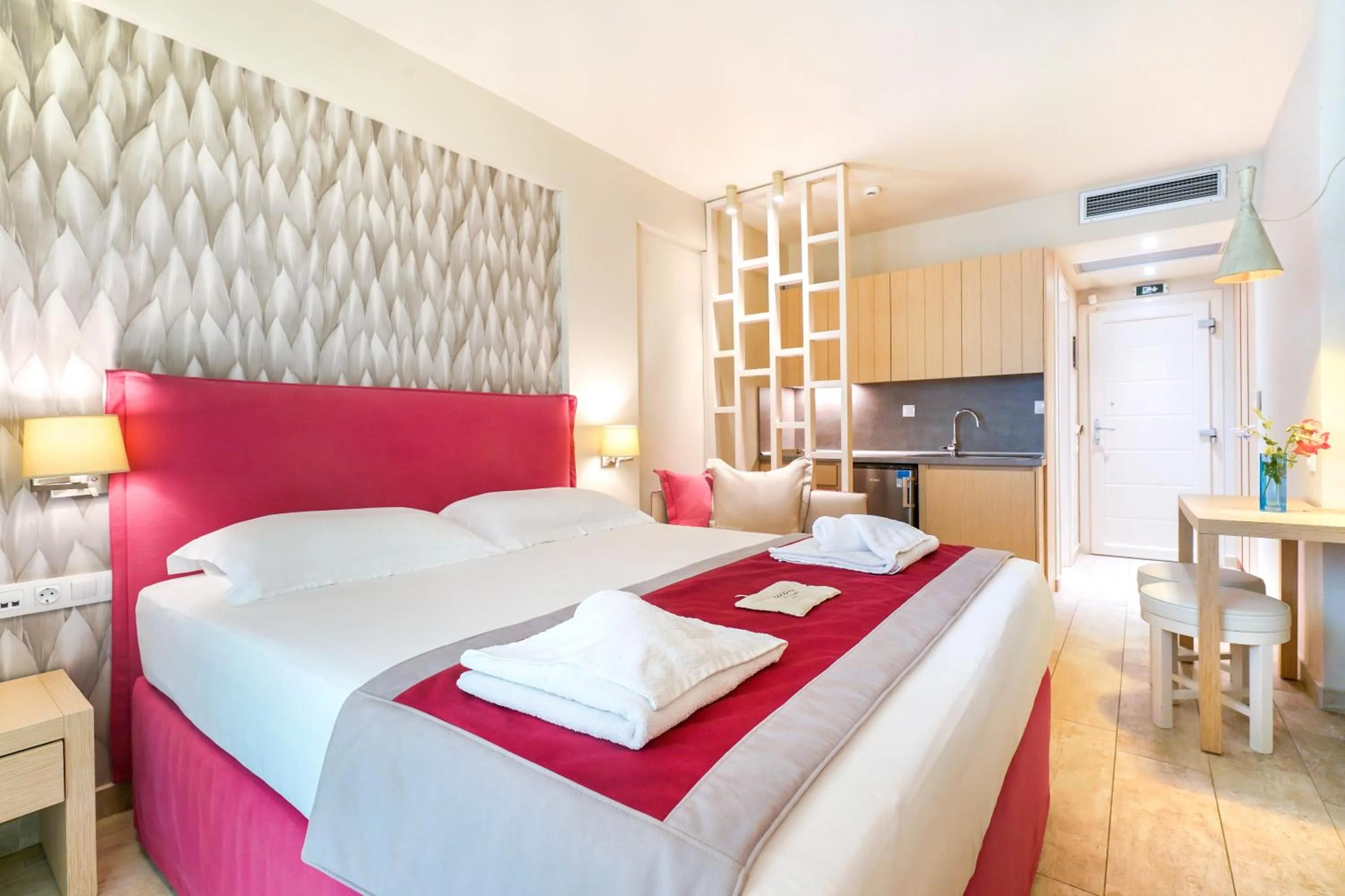 Photo of the whole room, Bed in Iliorama Luxury Apartments