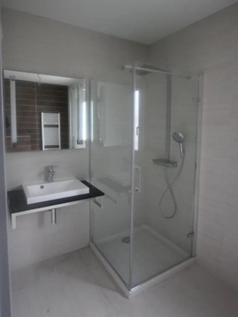 Shower in Hôtel Le Cheval Blanc