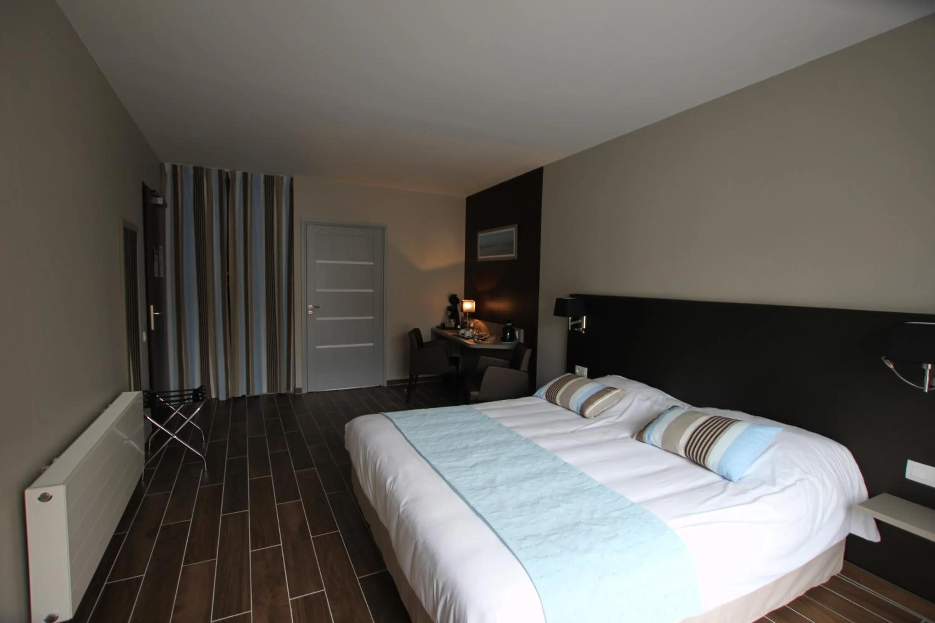 Photo of the whole room, Bed in Hôtel Le Cheval Blanc