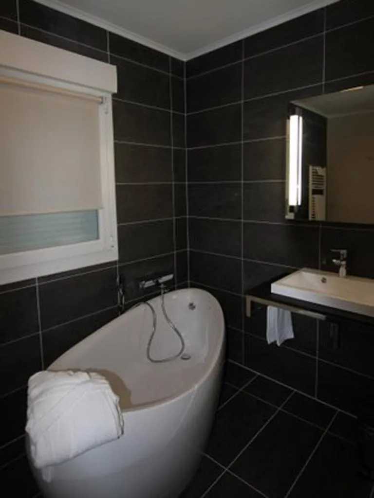Bathroom in Hôtel Le Cheval Blanc