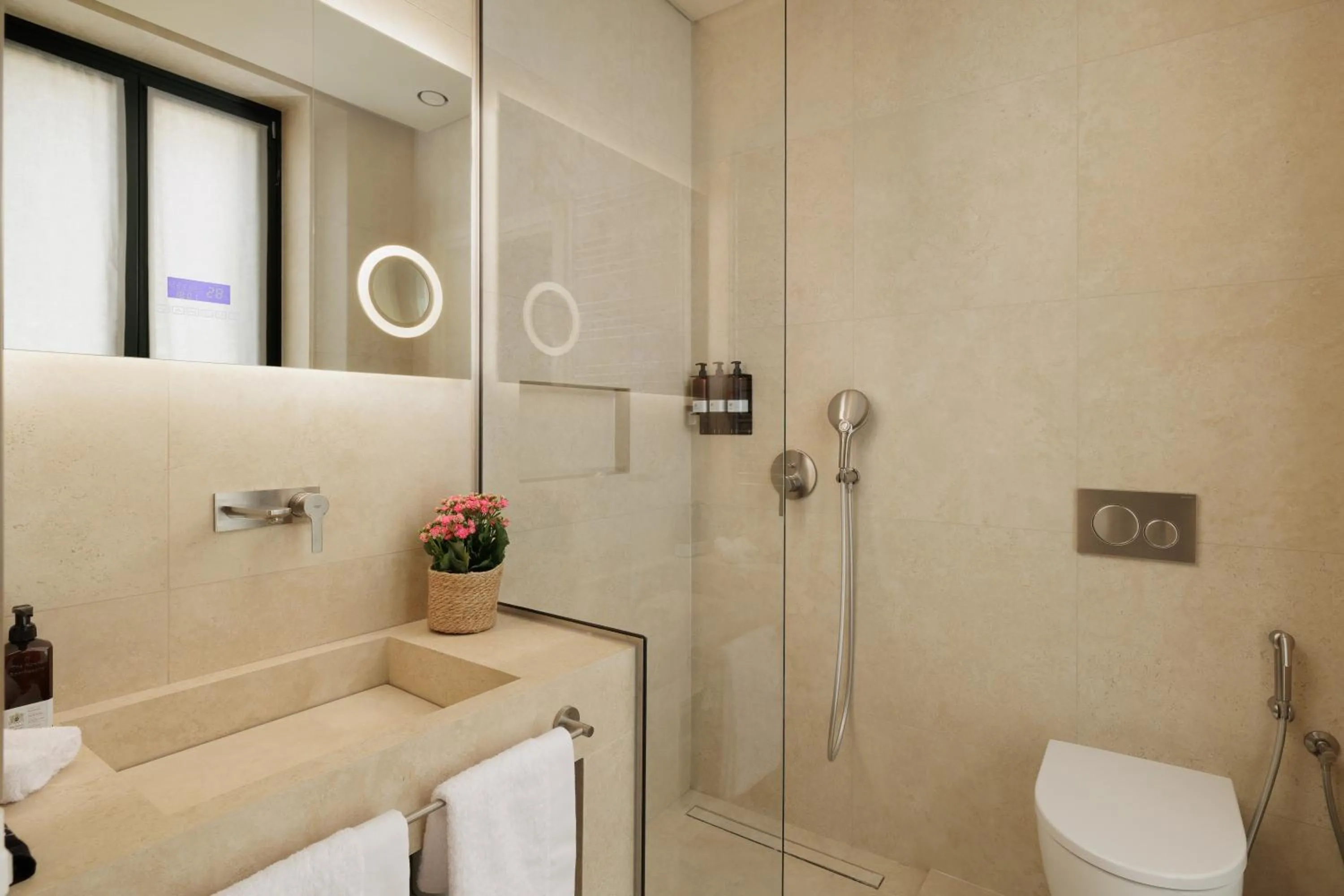 Shower in Albergo Botti