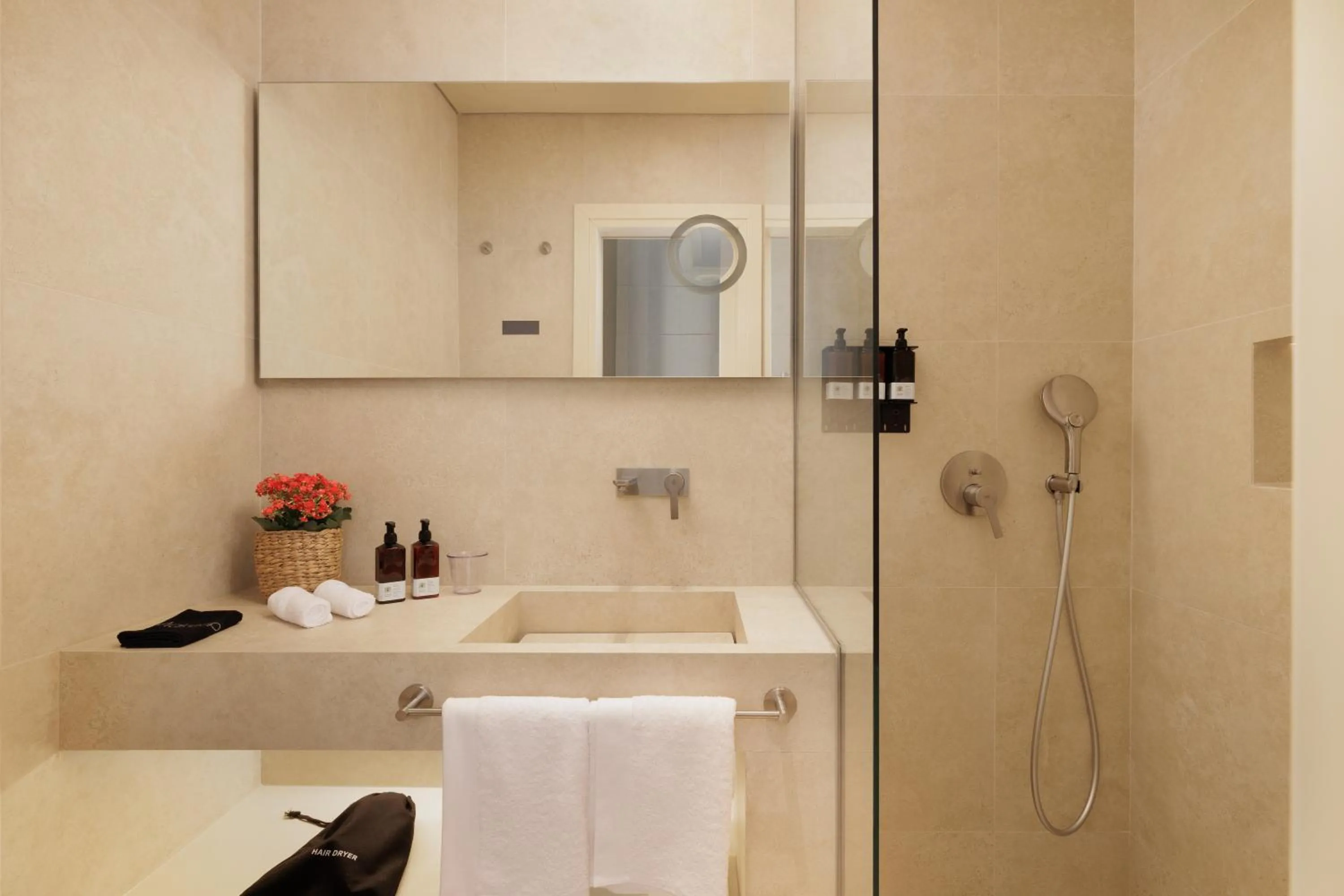 Shower in Albergo Botti