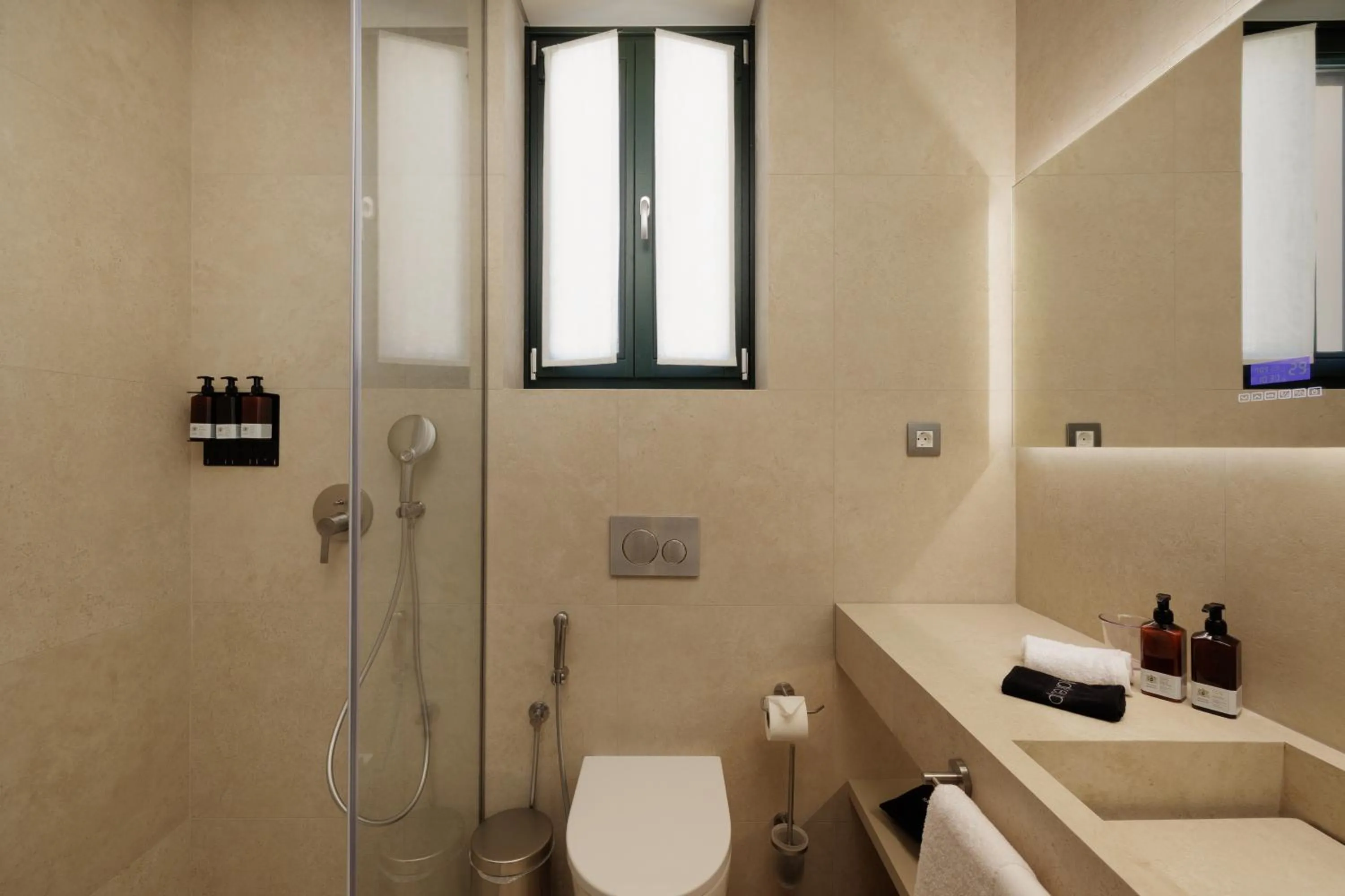 Shower in Albergo Botti