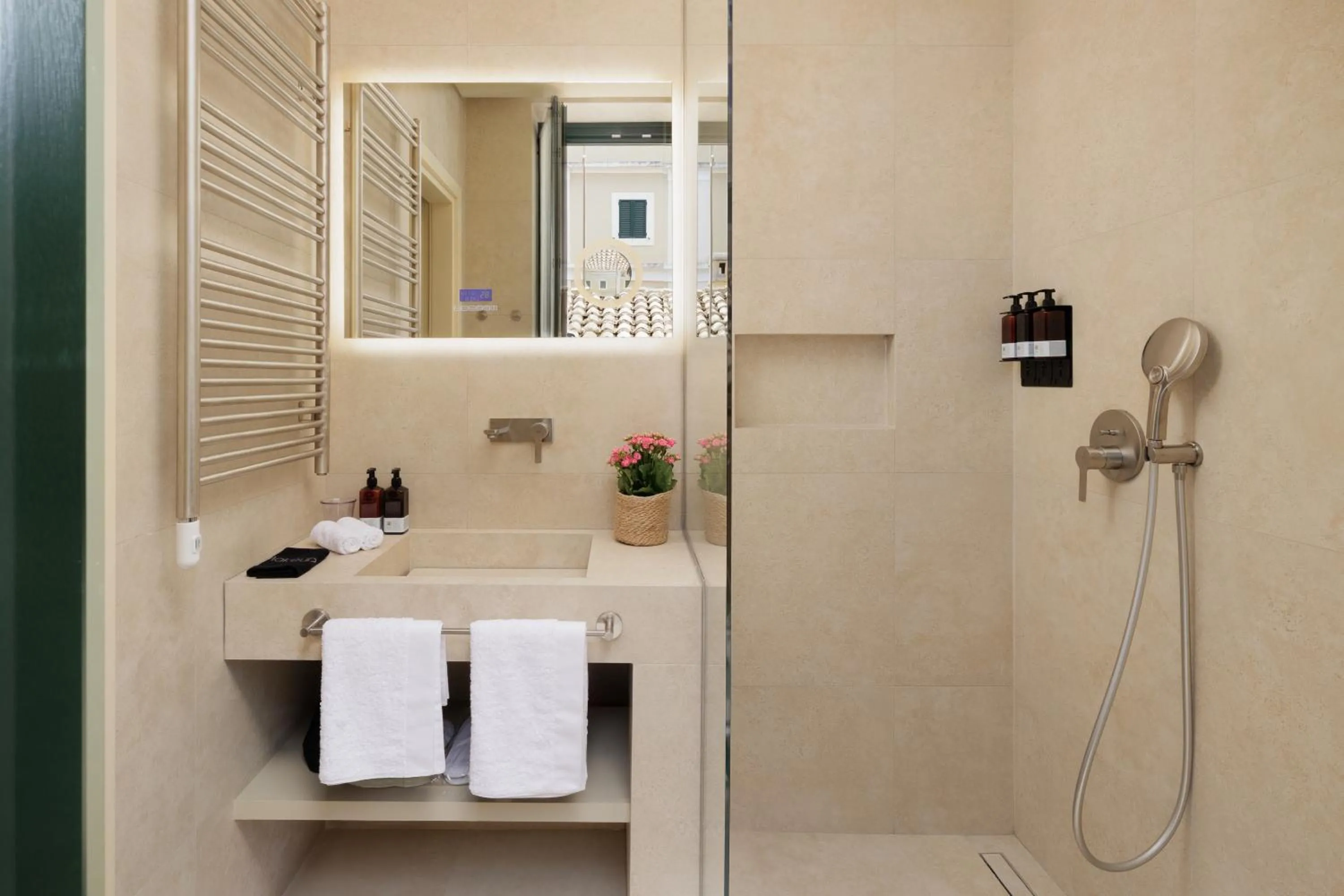Shower in Albergo Botti