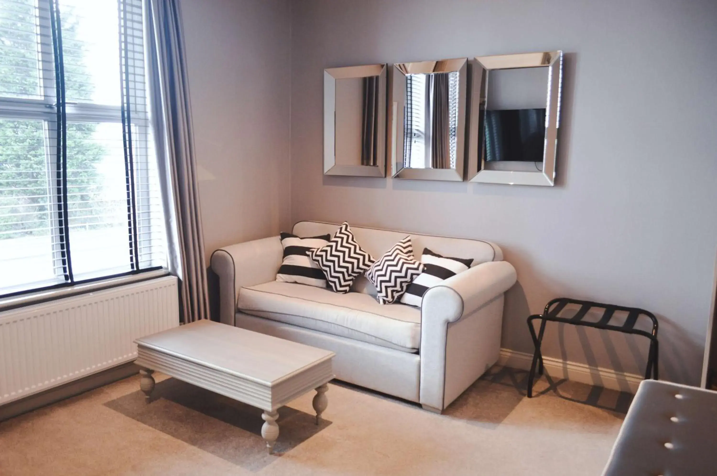 Living room in The Eccleston Hotel; BW Signature Collection Living room in The Eccleston Hotel; BW Signature Collection