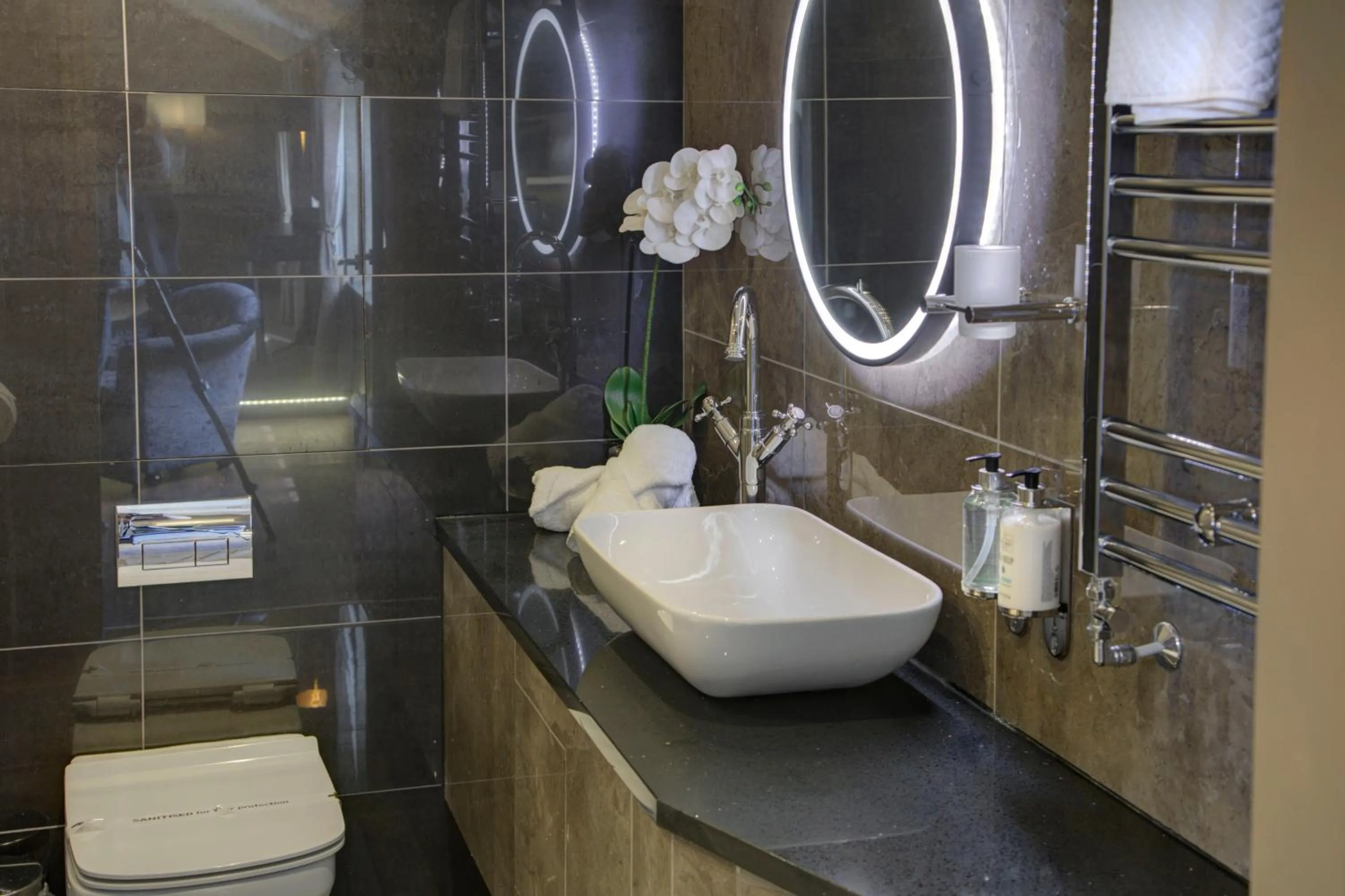 Bathroom in The Eccleston Hotel; BW Signature Collection