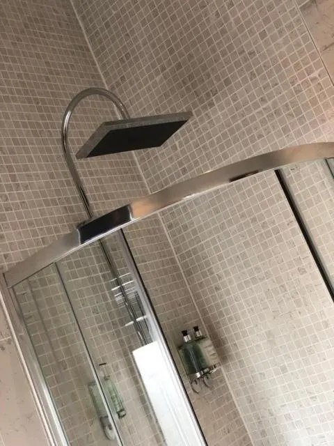 Shower in The Eccleston Hotel; BW Signature Collection
