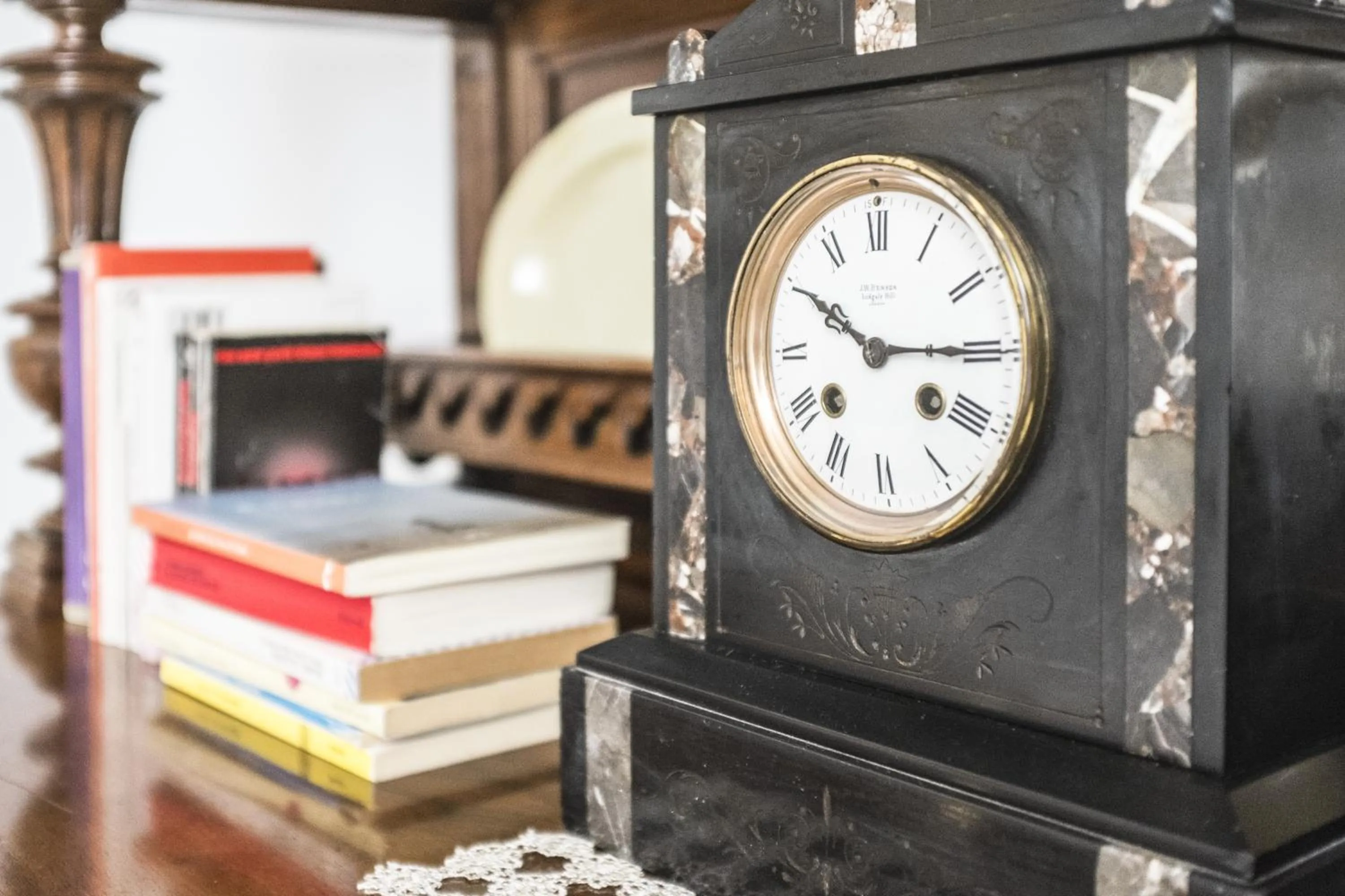 Library in B&B Acquapazza