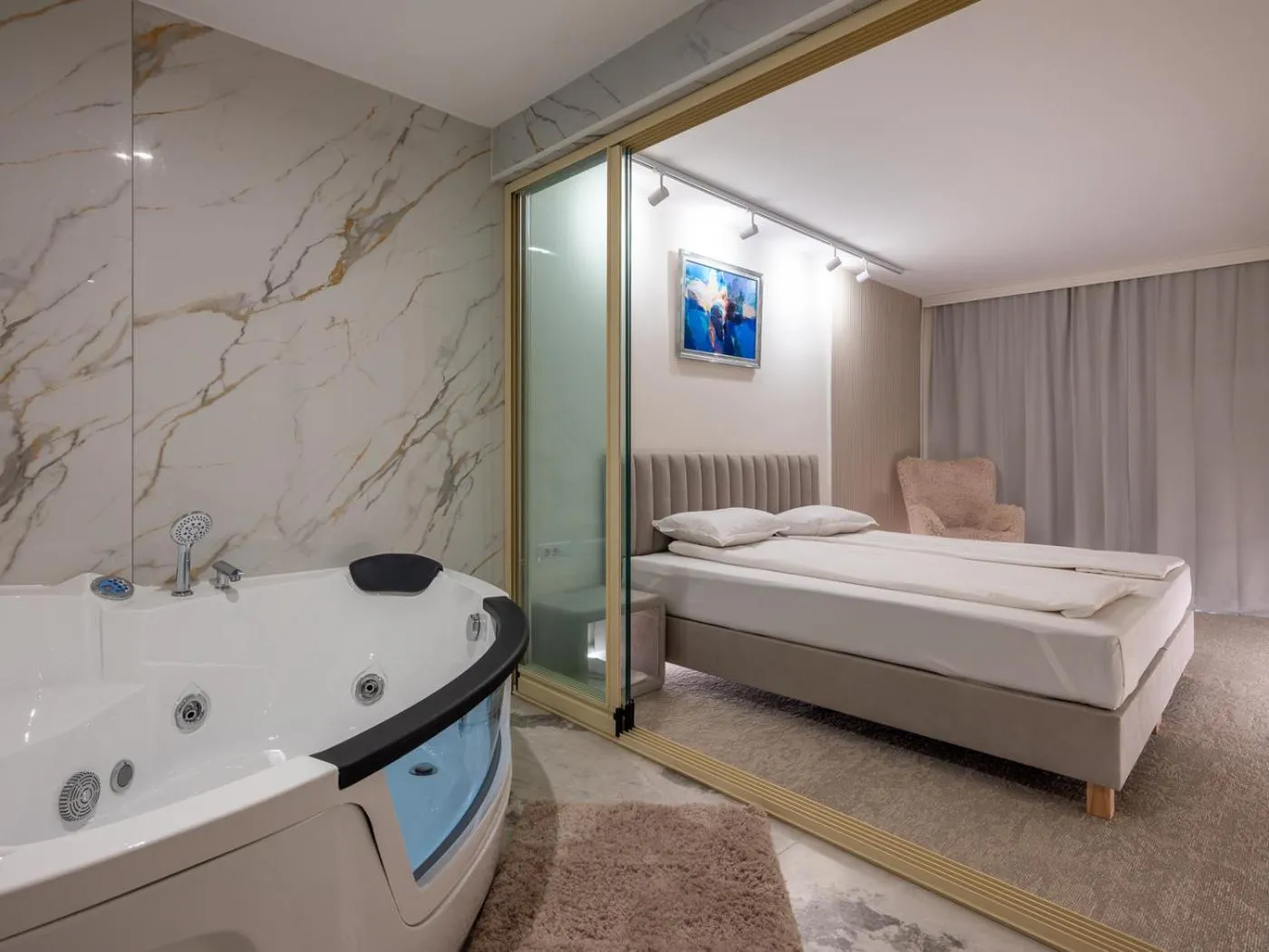 Superior One-Bedroom Apartment with Balcony in Grand Hotel & Therme Veliko Tarnovo