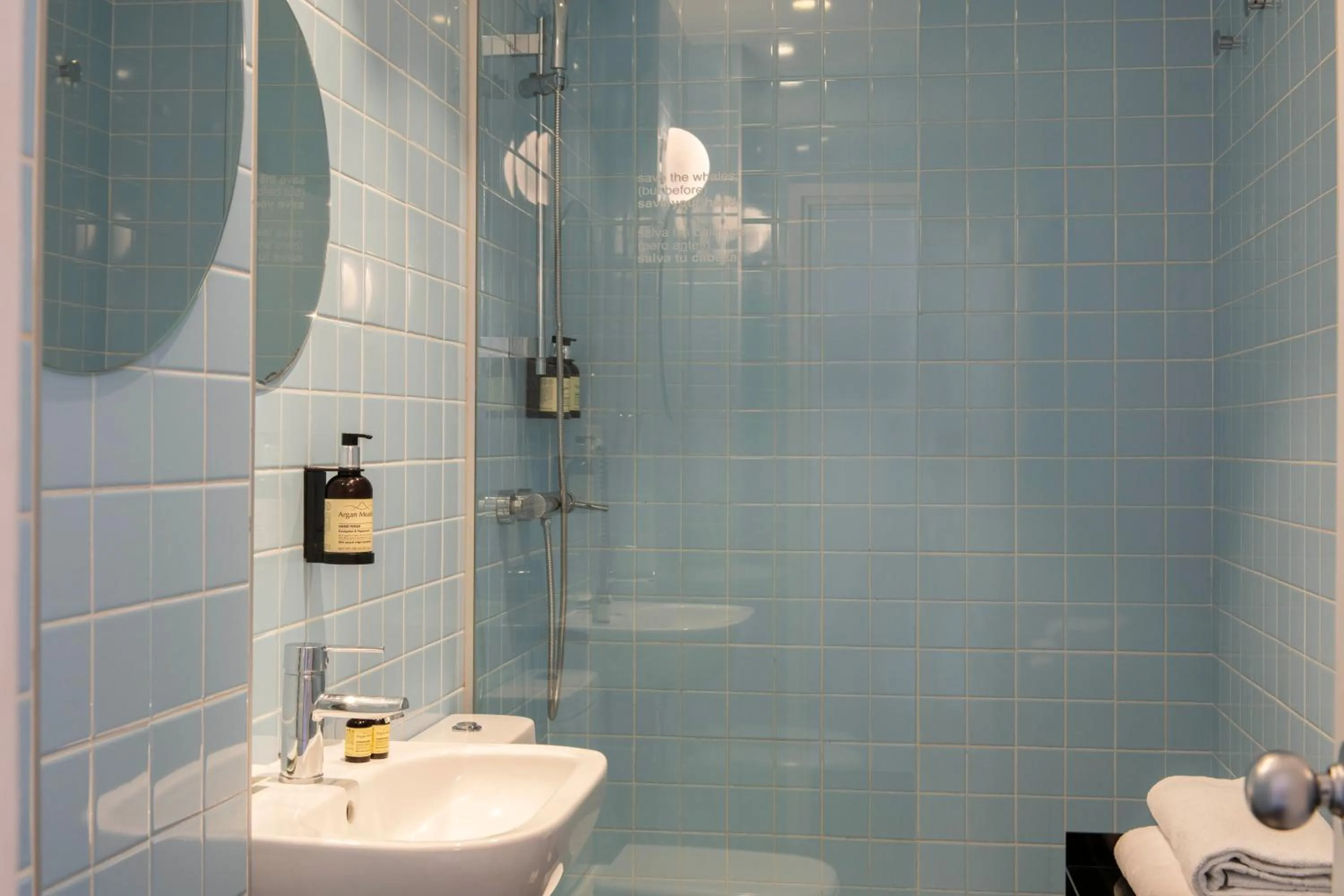 Bathroom in Sixties Ramblas