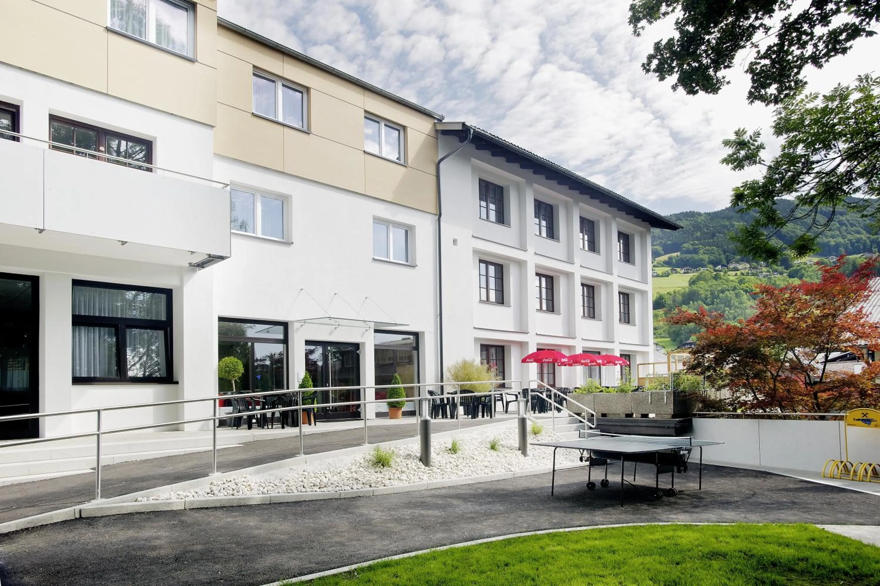 Facade/entrance in Jugendgästehaus Mondsee
