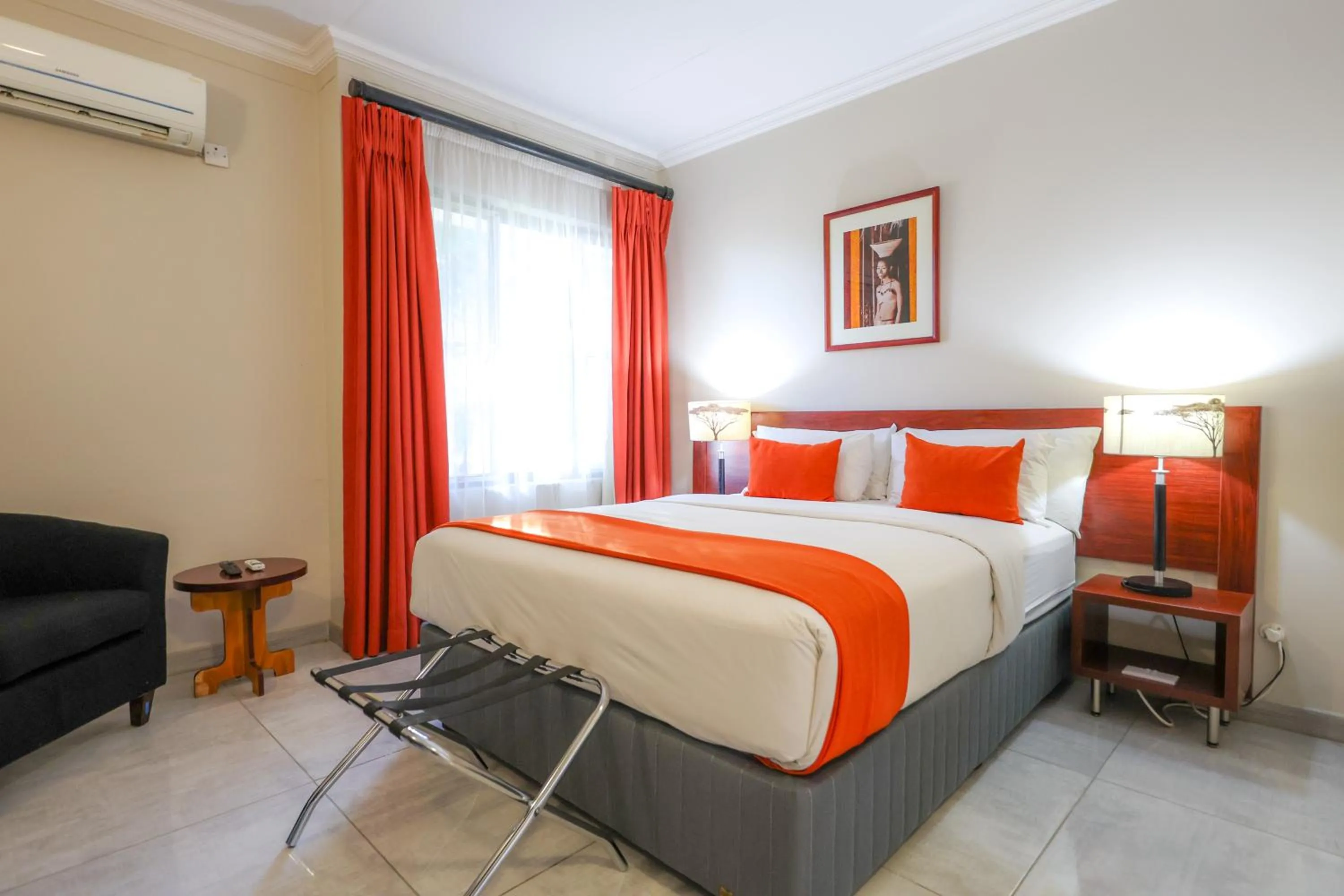 Bed in Cresta Botsalo Hotel