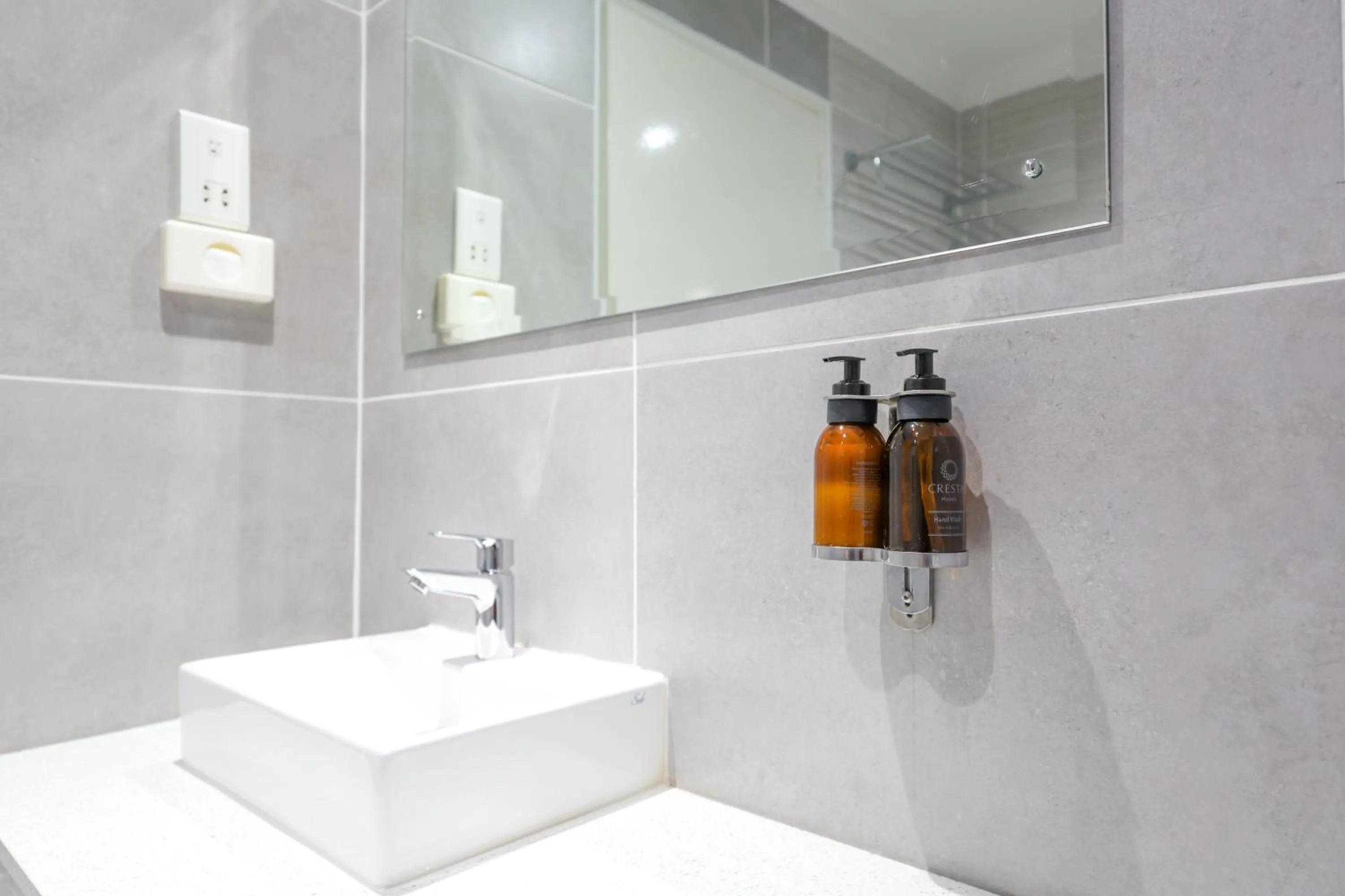 Shower in Cresta Botsalo Hotel
