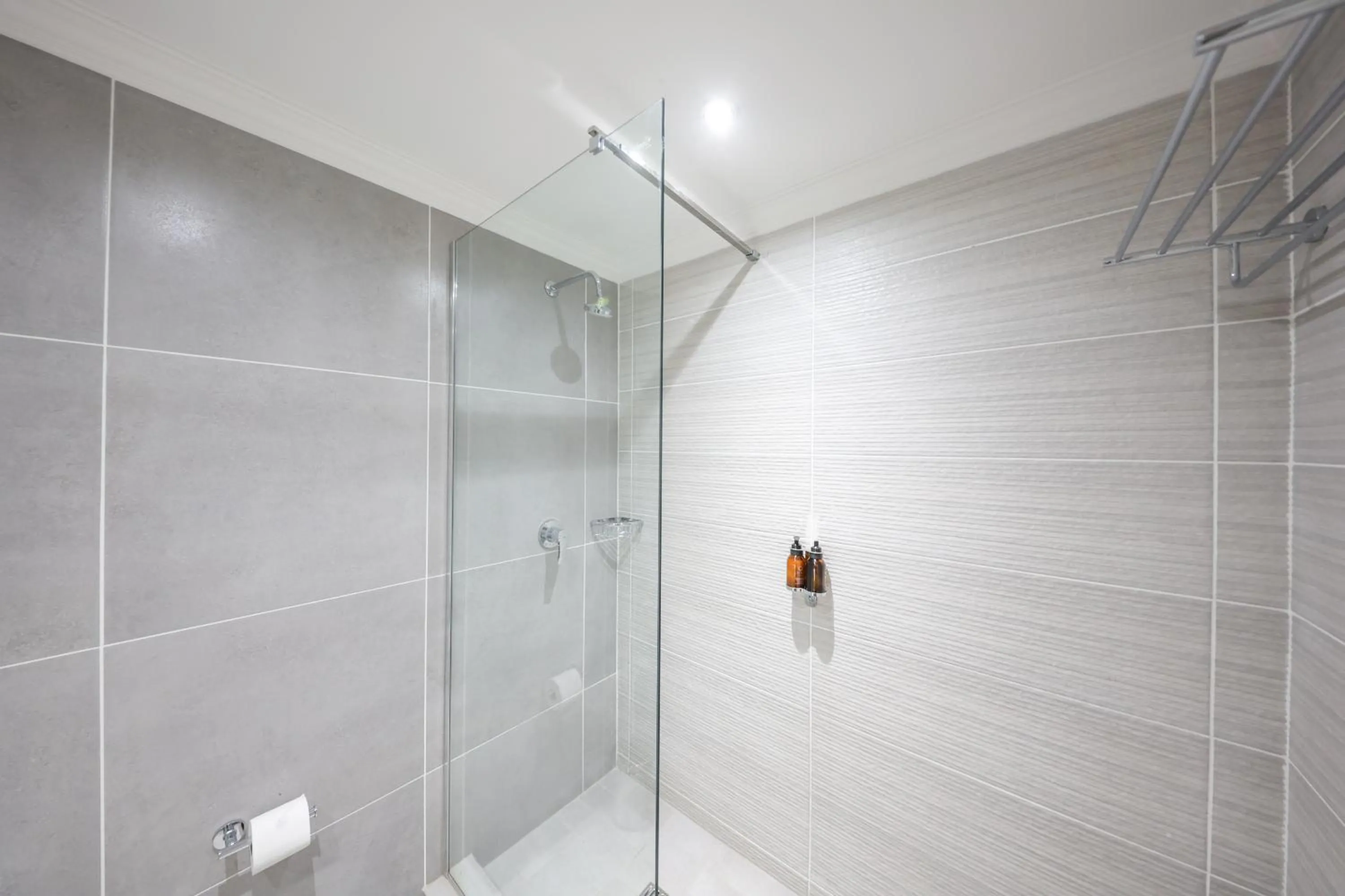 Shower in Cresta Botsalo Hotel