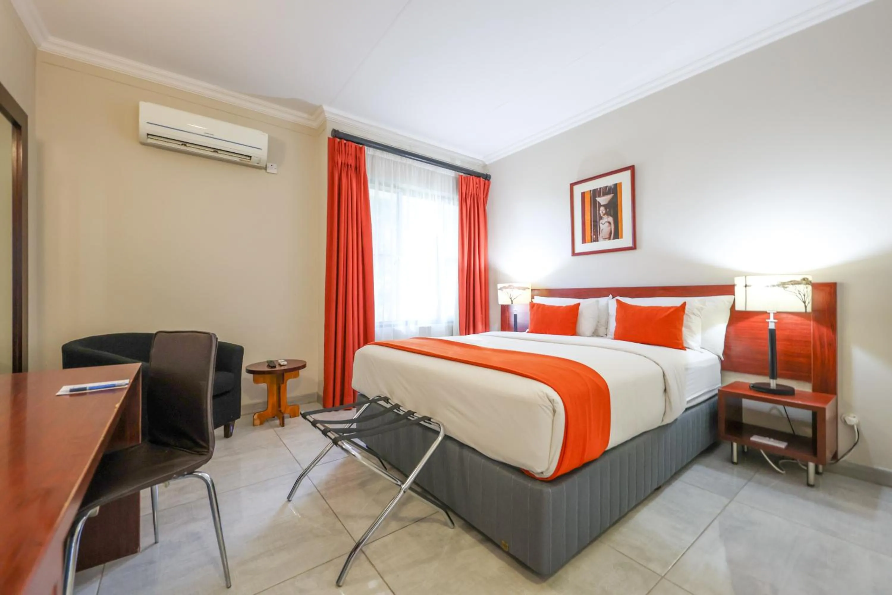Bed in Cresta Botsalo Hotel