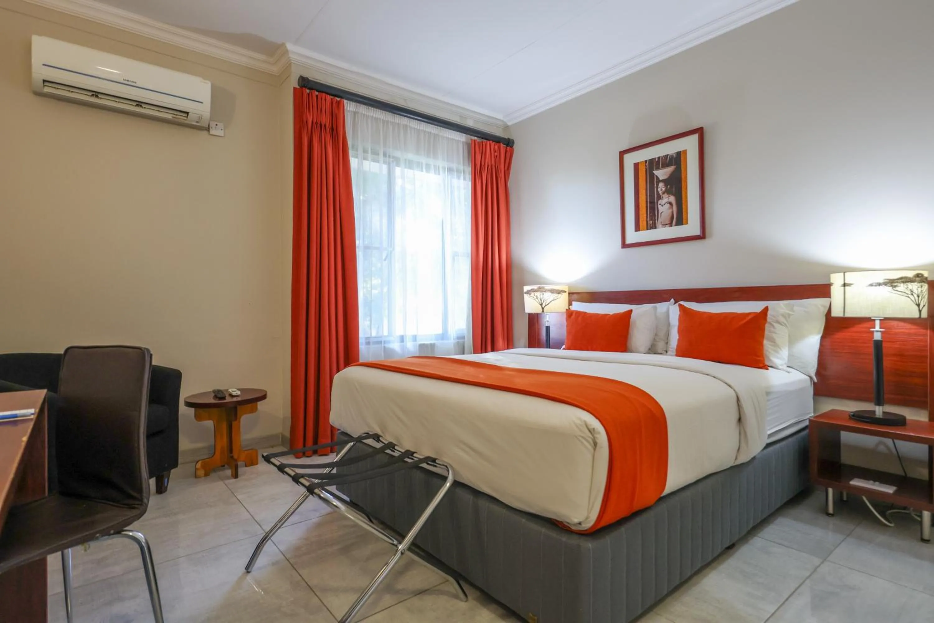 Bed in Cresta Botsalo Hotel