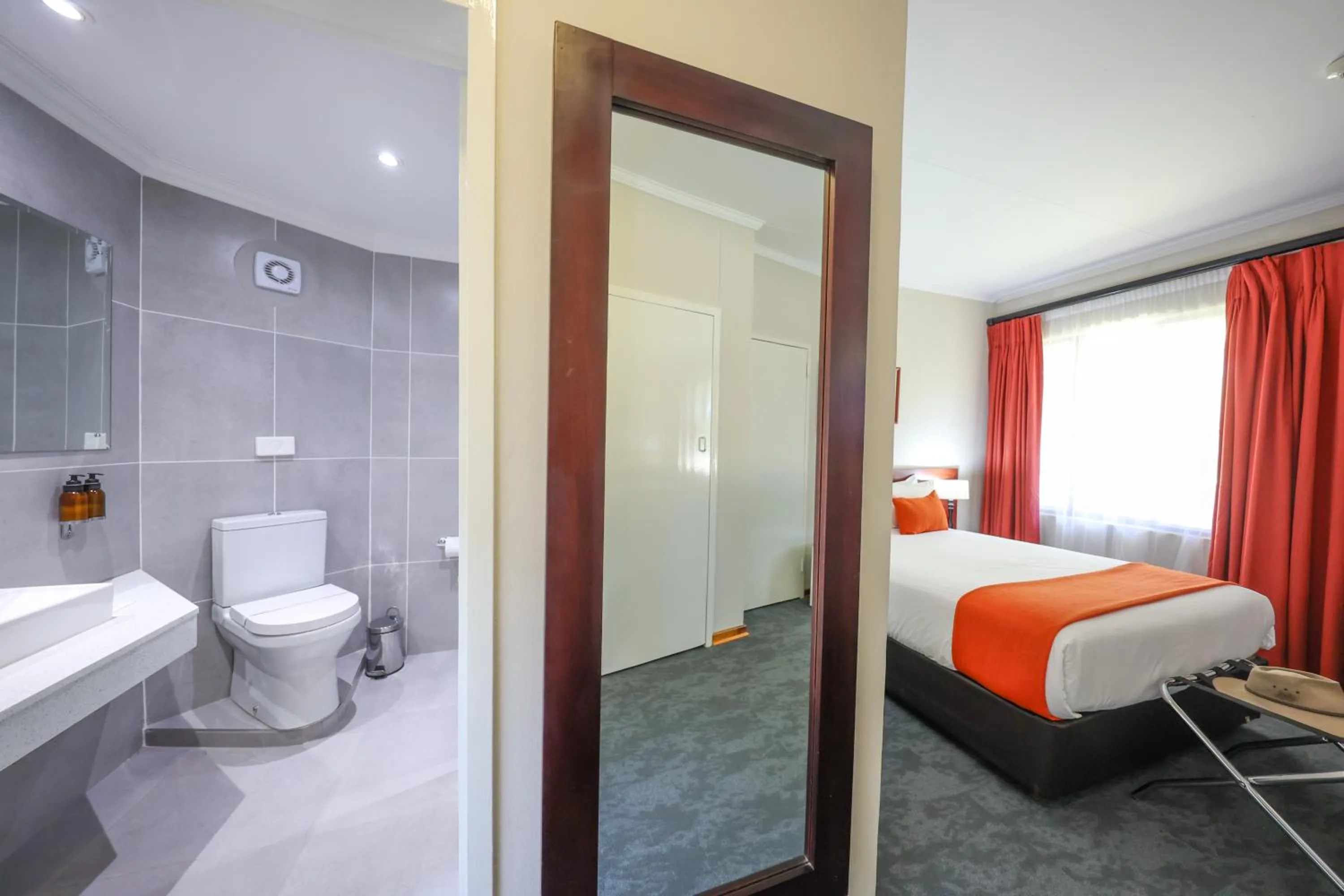 Toilet in Cresta Botsalo Hotel