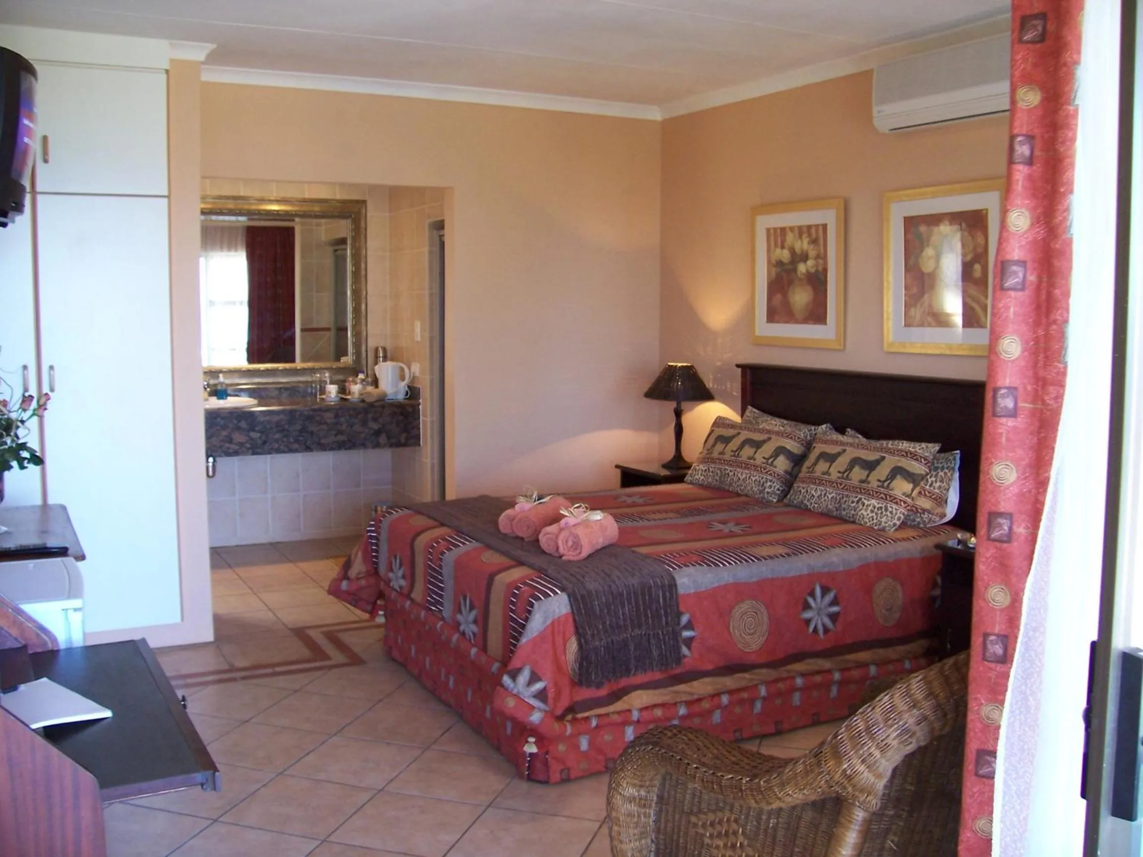 Bedroom, Bed in Birdcage B&B