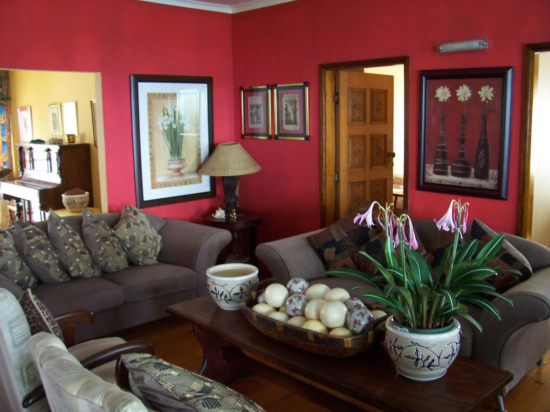 Communal lounge/ TV room in Birdcage B&B