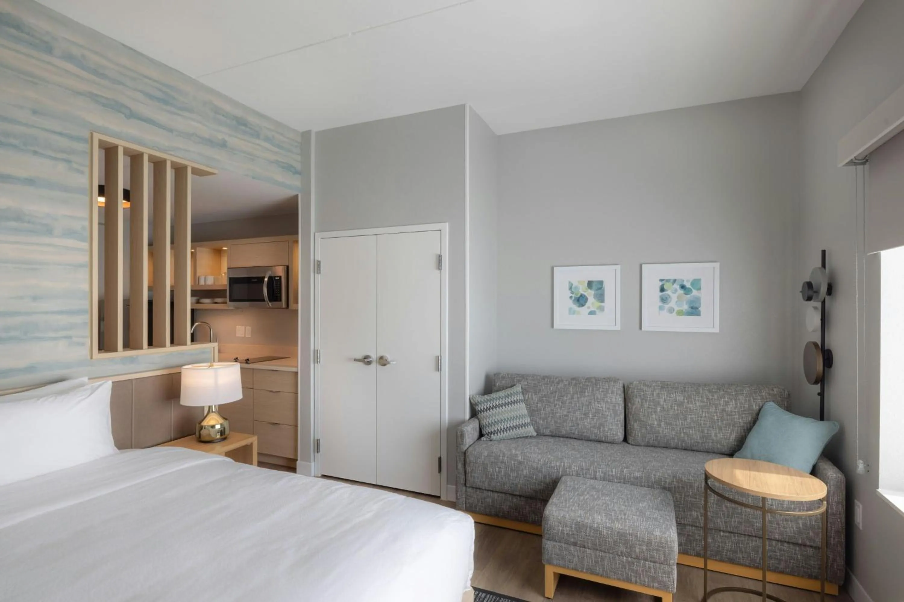 Kitchen or kitchenette, Bed in TownePlace Suites Dayton Beavercreek