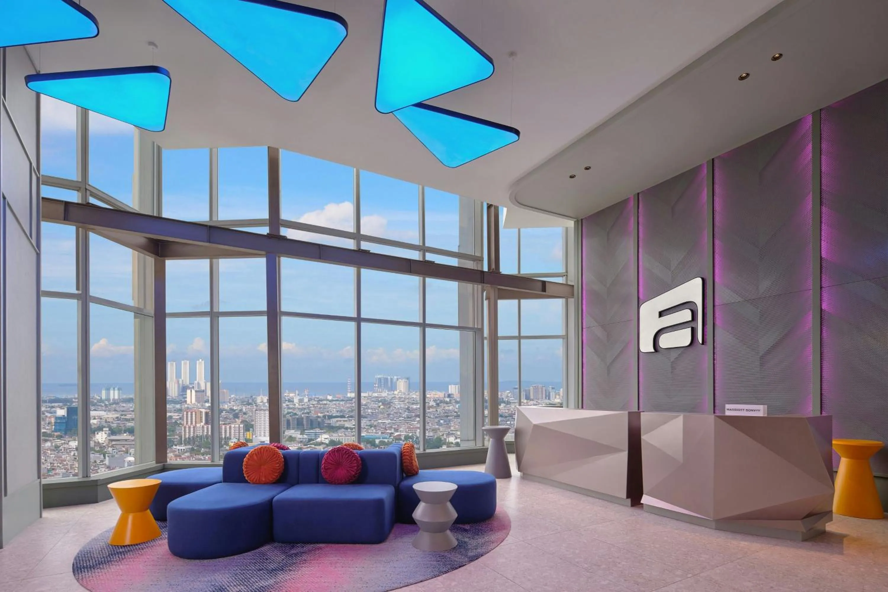 Lobby or reception, Bed in Aloft Jakarta Kebon Jeruk