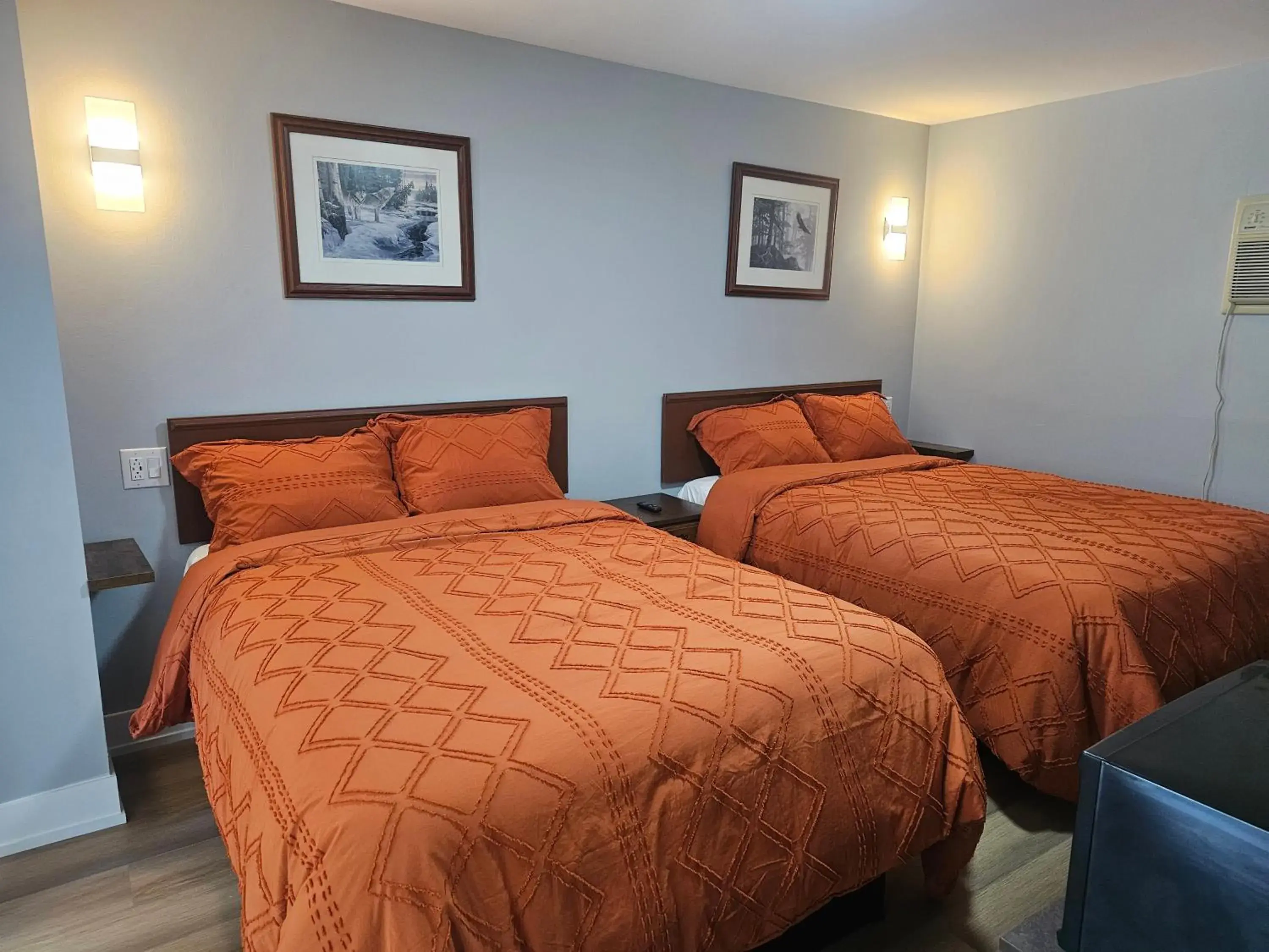 Standard Double Room in Arrowhead Inn by Baaman's Standard Double Room in Arrowhead Inn by Baaman's