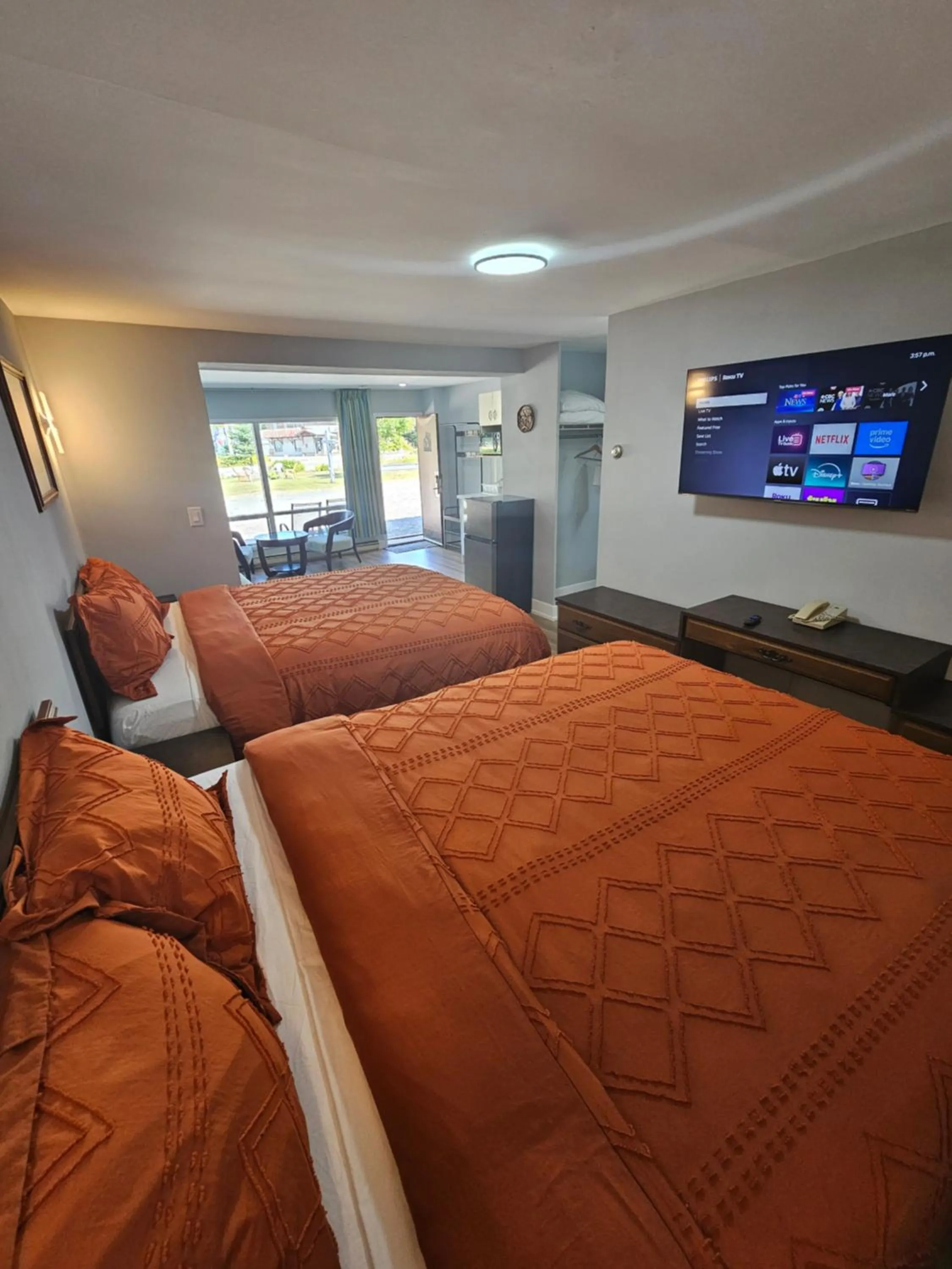 Bed in Arrowhead Inn by Baaman's