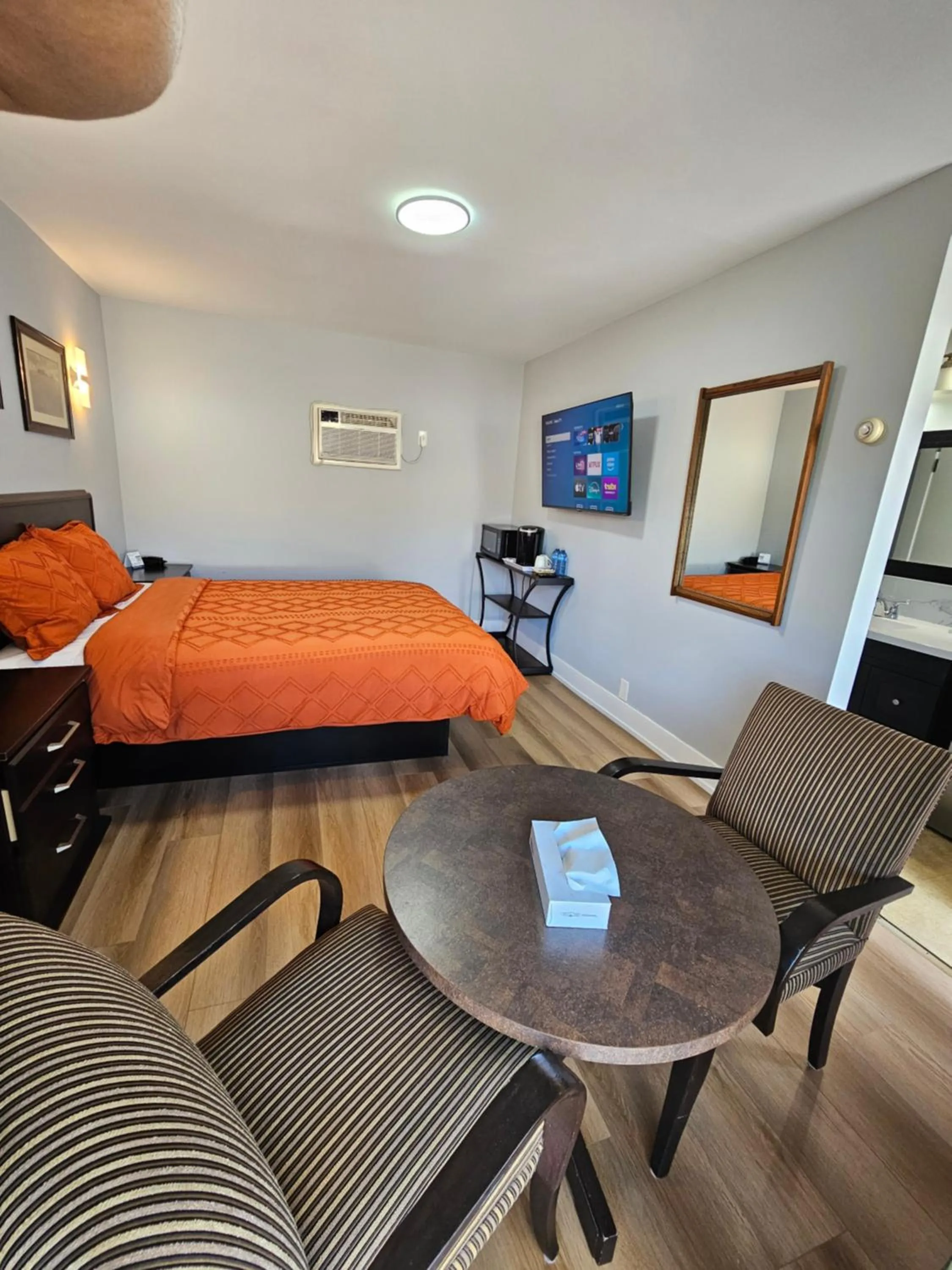 Bed in Arrowhead Inn by Baaman's