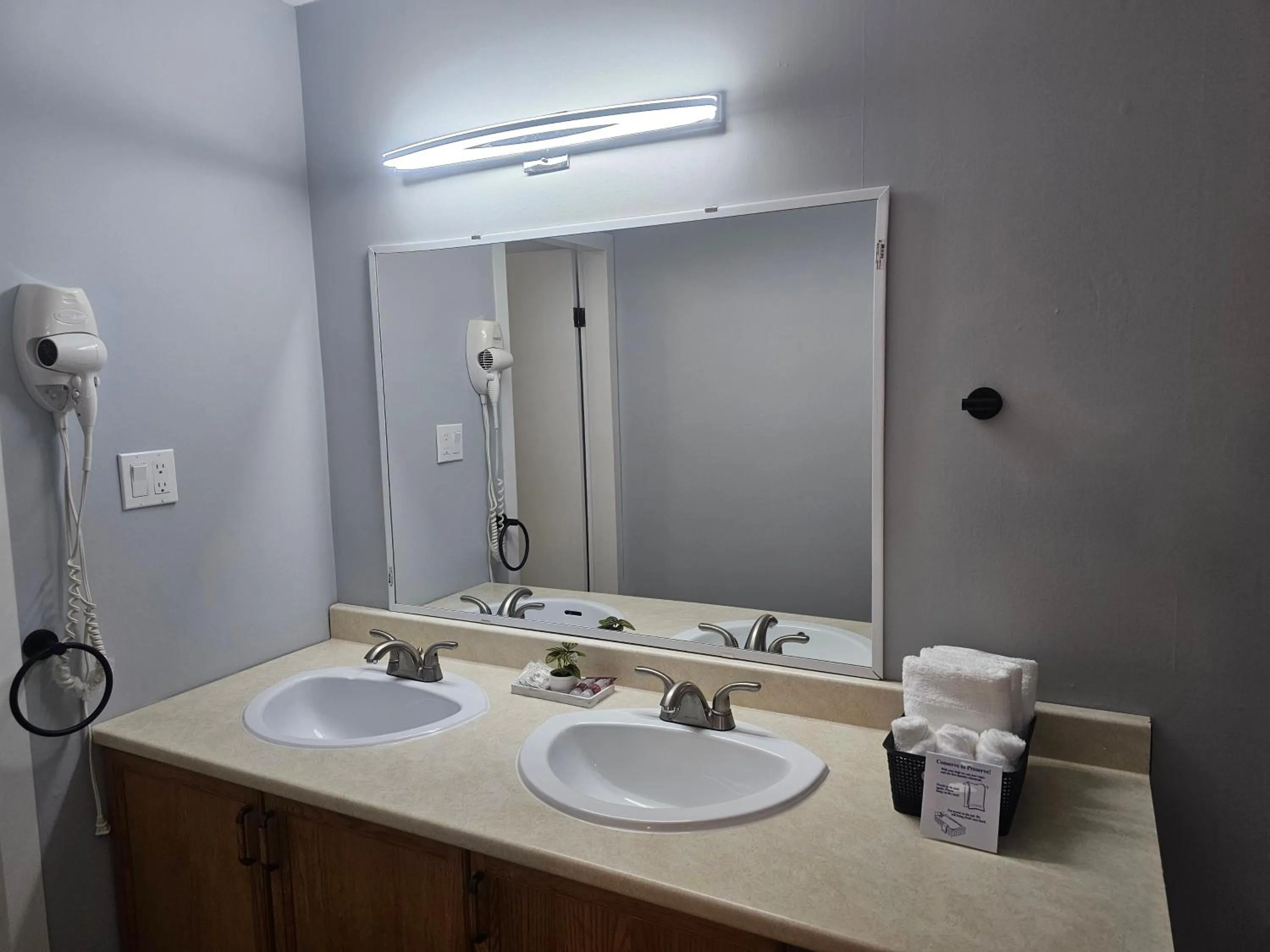 Bathroom in Arrowhead Inn by Baaman's