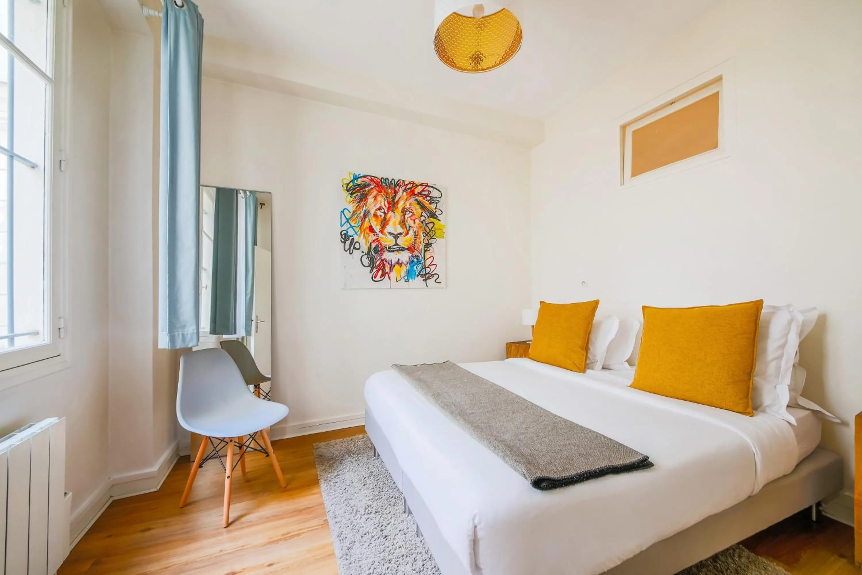 Photo of the whole room, Bed in Appartements Bergère