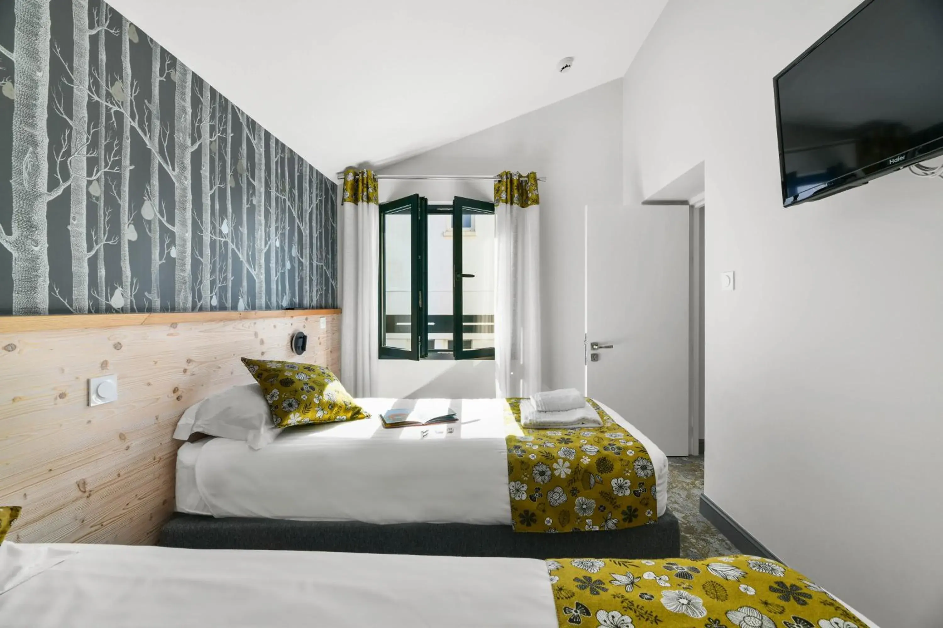 Photo of the whole room, Bed in Logis Hôtels Gnàc é Pause Photo of the whole room, Bed in Logis Hôtels Gnàc é Pause