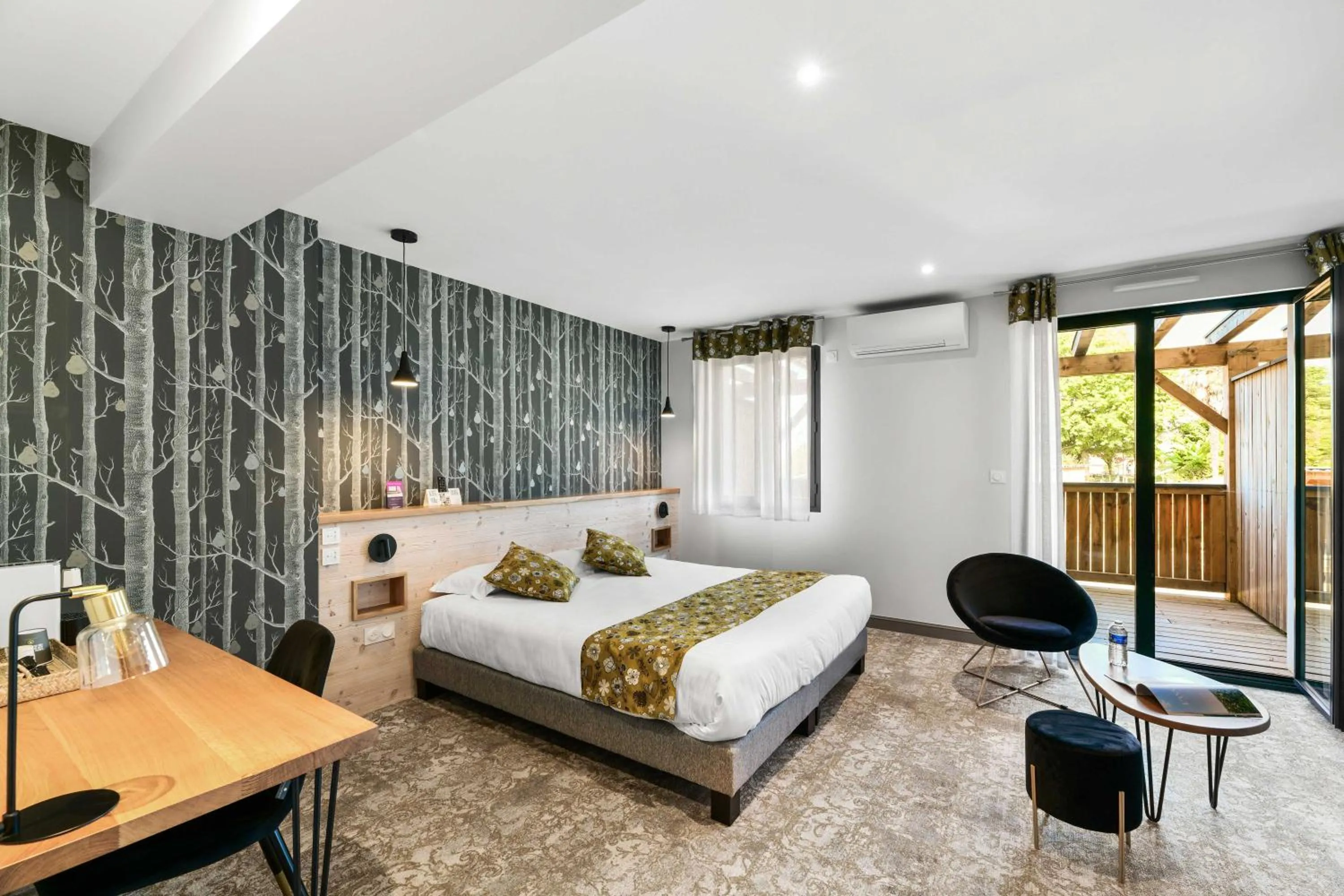 Photo of the whole room, Bed in Logis Hôtels Gnàc é Pause