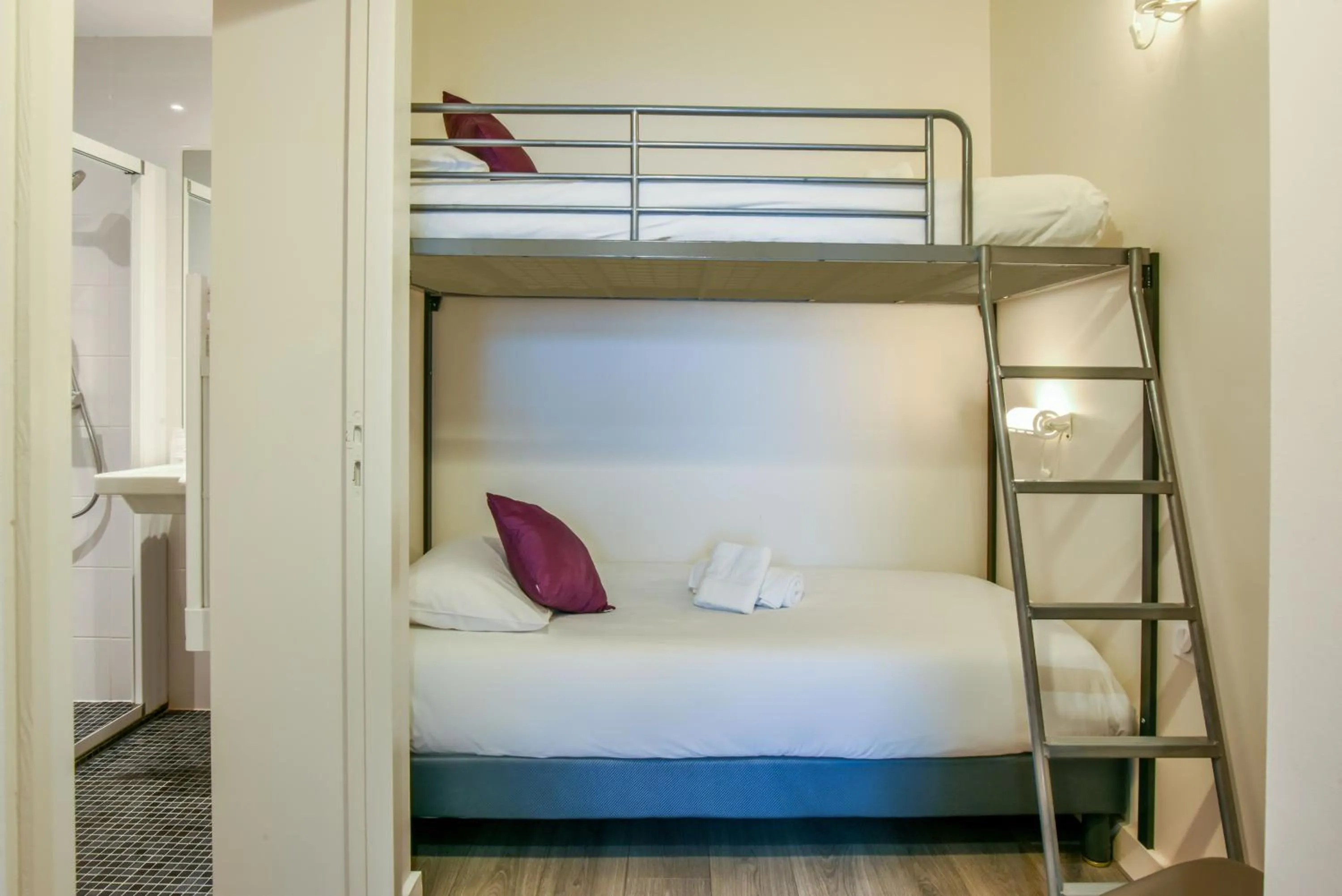 Bed in Logis Hôtels Gnàc é Pause