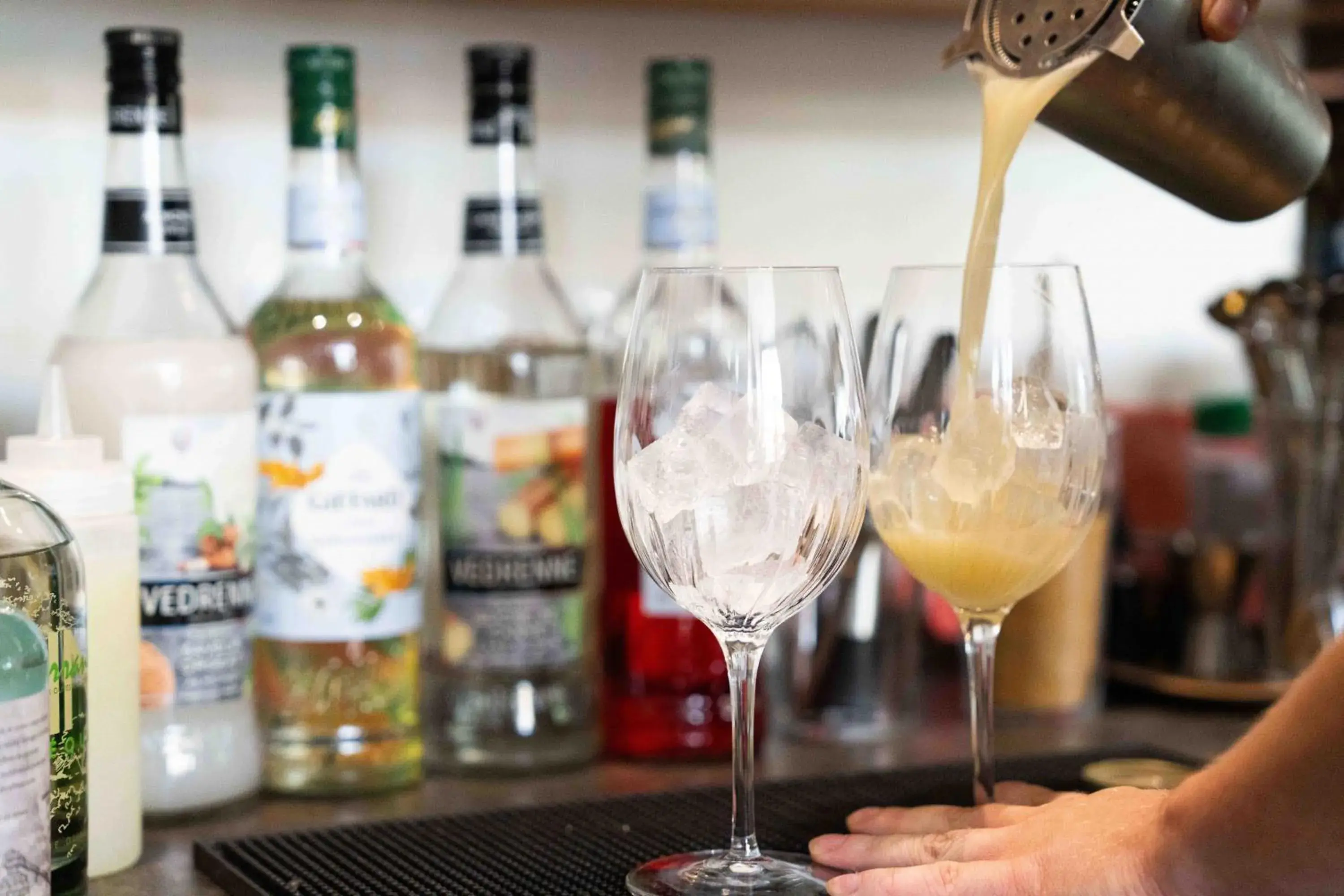 Lounge or bar in Logis Hôtels Gnàc é Pause Lounge or bar in Logis Hôtels Gnàc é Pause