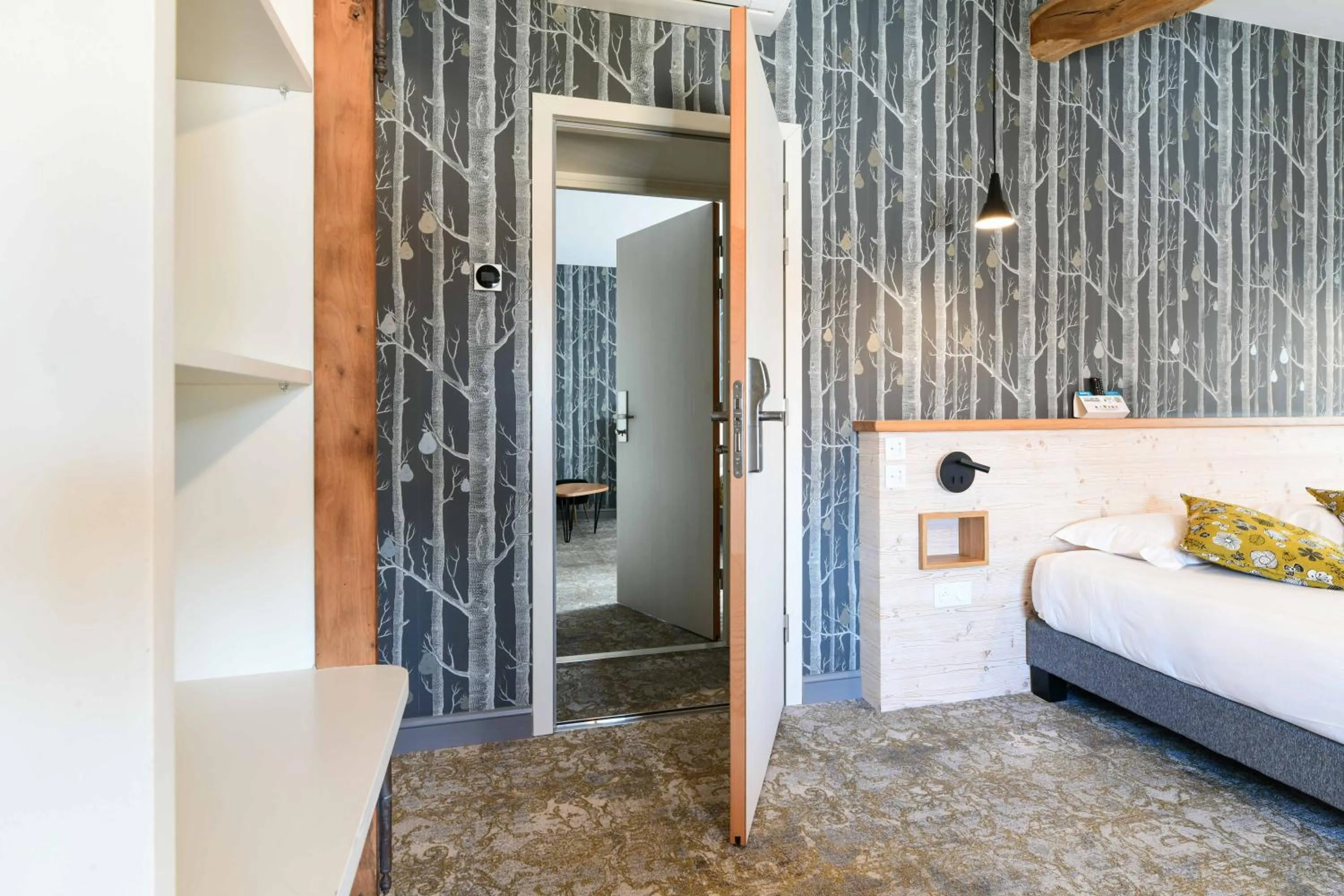 Bed in Logis Hôtels Gnàc é Pause