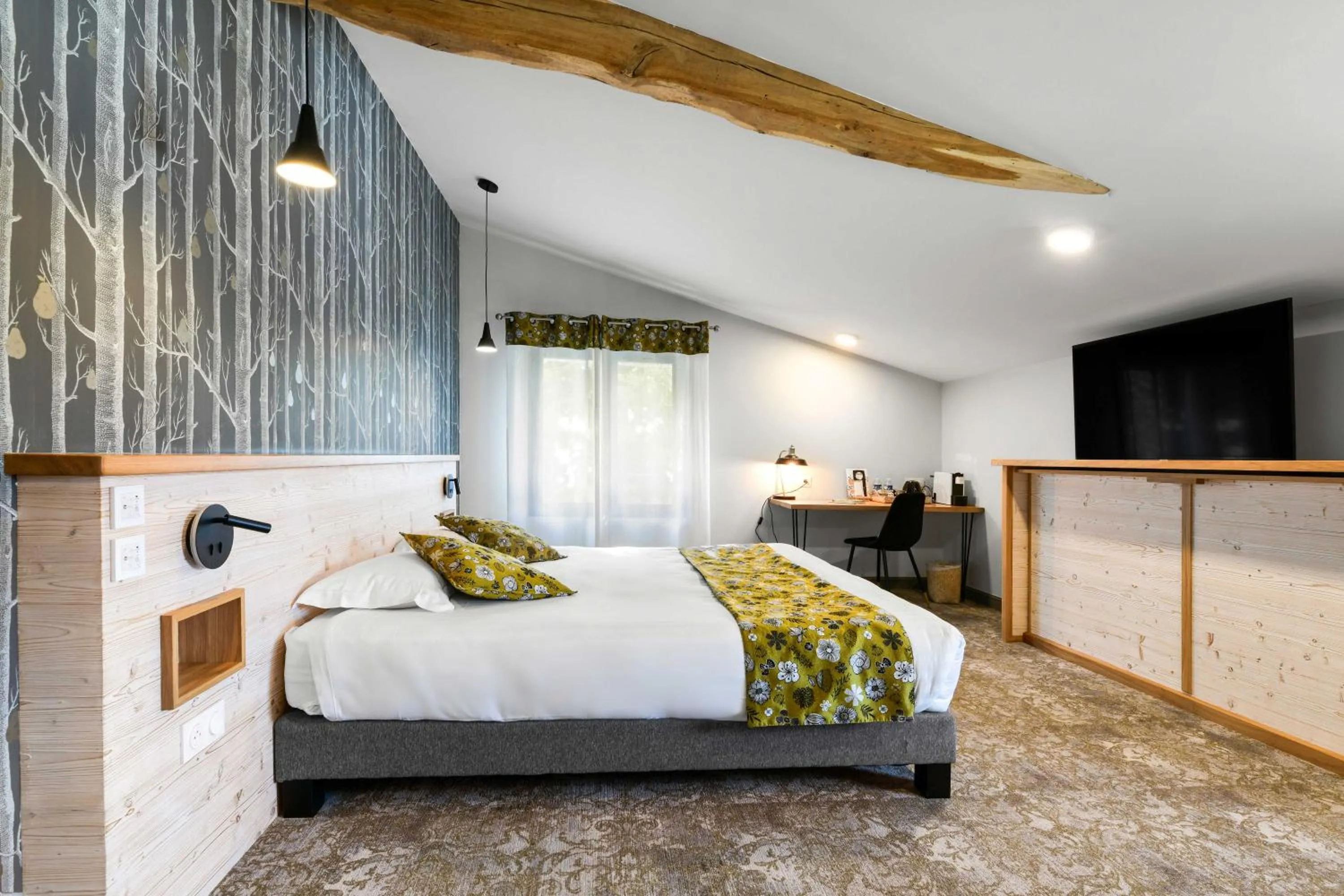 Bed in Logis Hôtels Gnàc é Pause