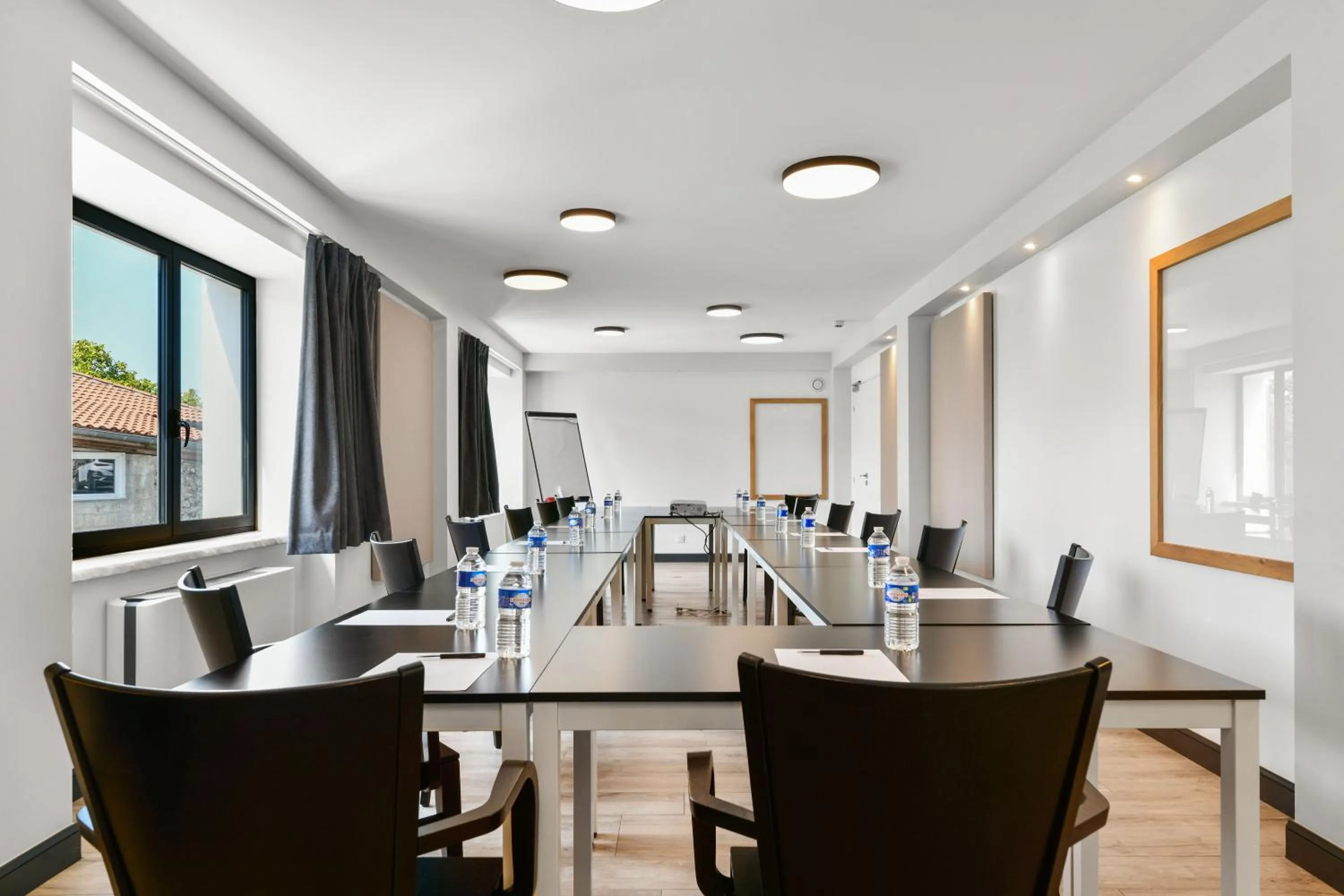 Business facilities in Logis Hôtels Gnàc é Pause