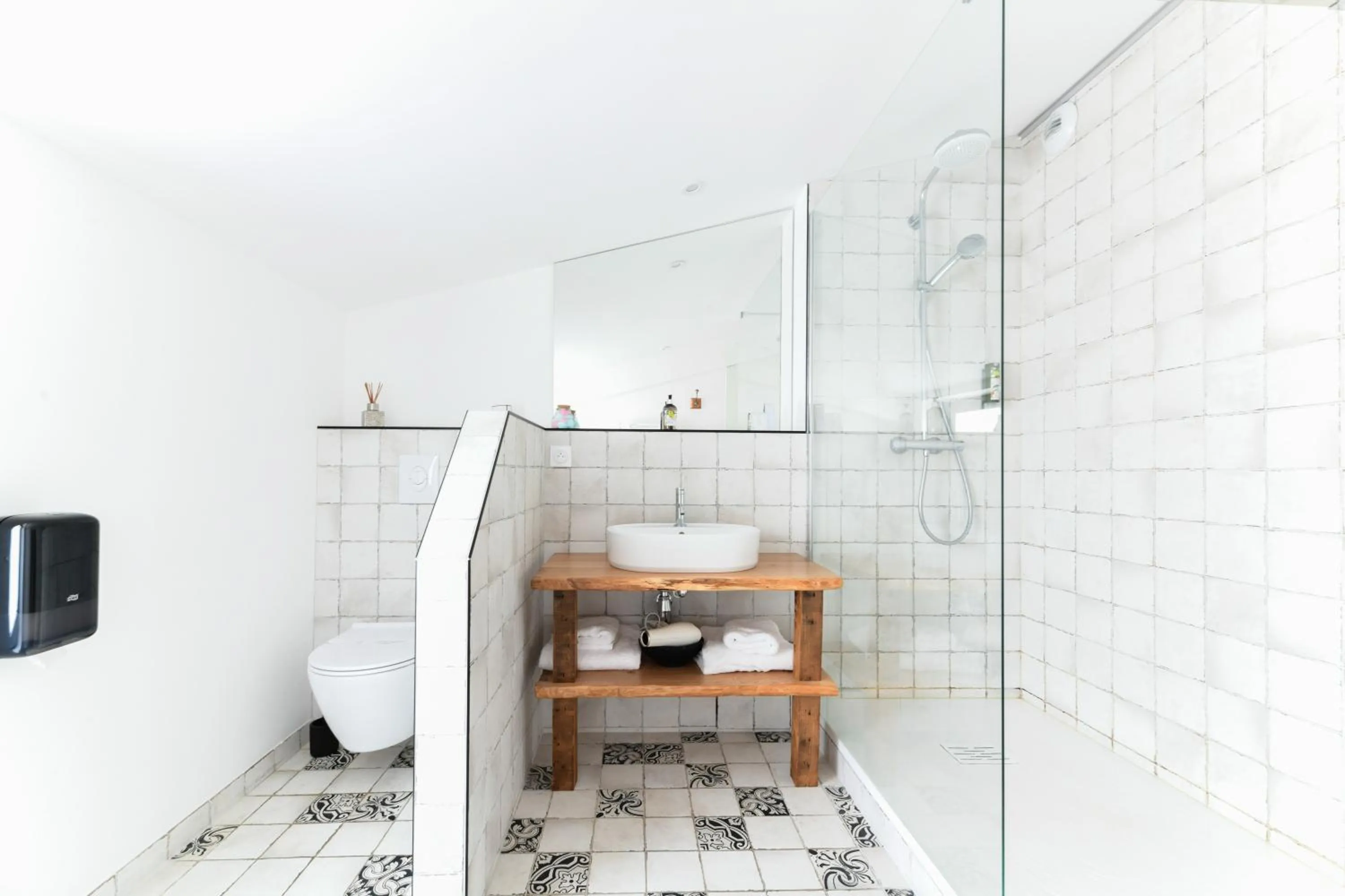 Shower in Logis Hôtels Gnàc é Pause