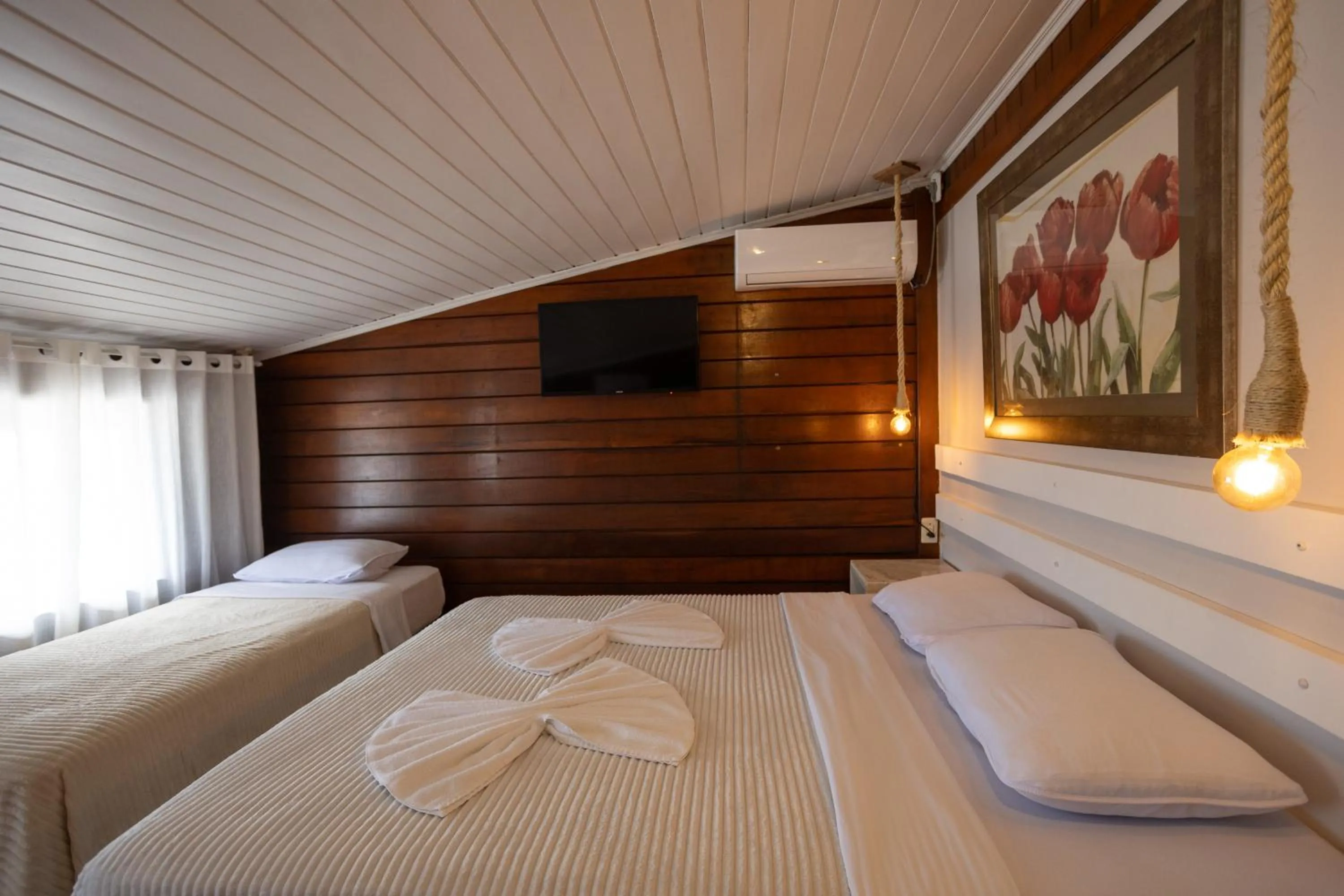 Communal lounge/ TV room, Bed in Pôr do Sol - Pousada & Gastrobar