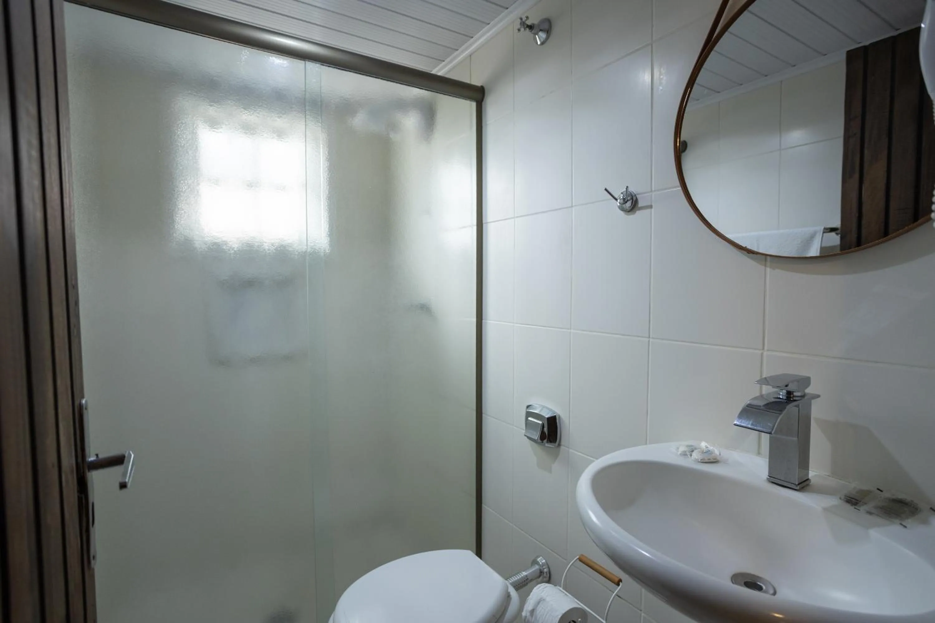 Shower in Pôr do Sol - Pousada & Gastrobar