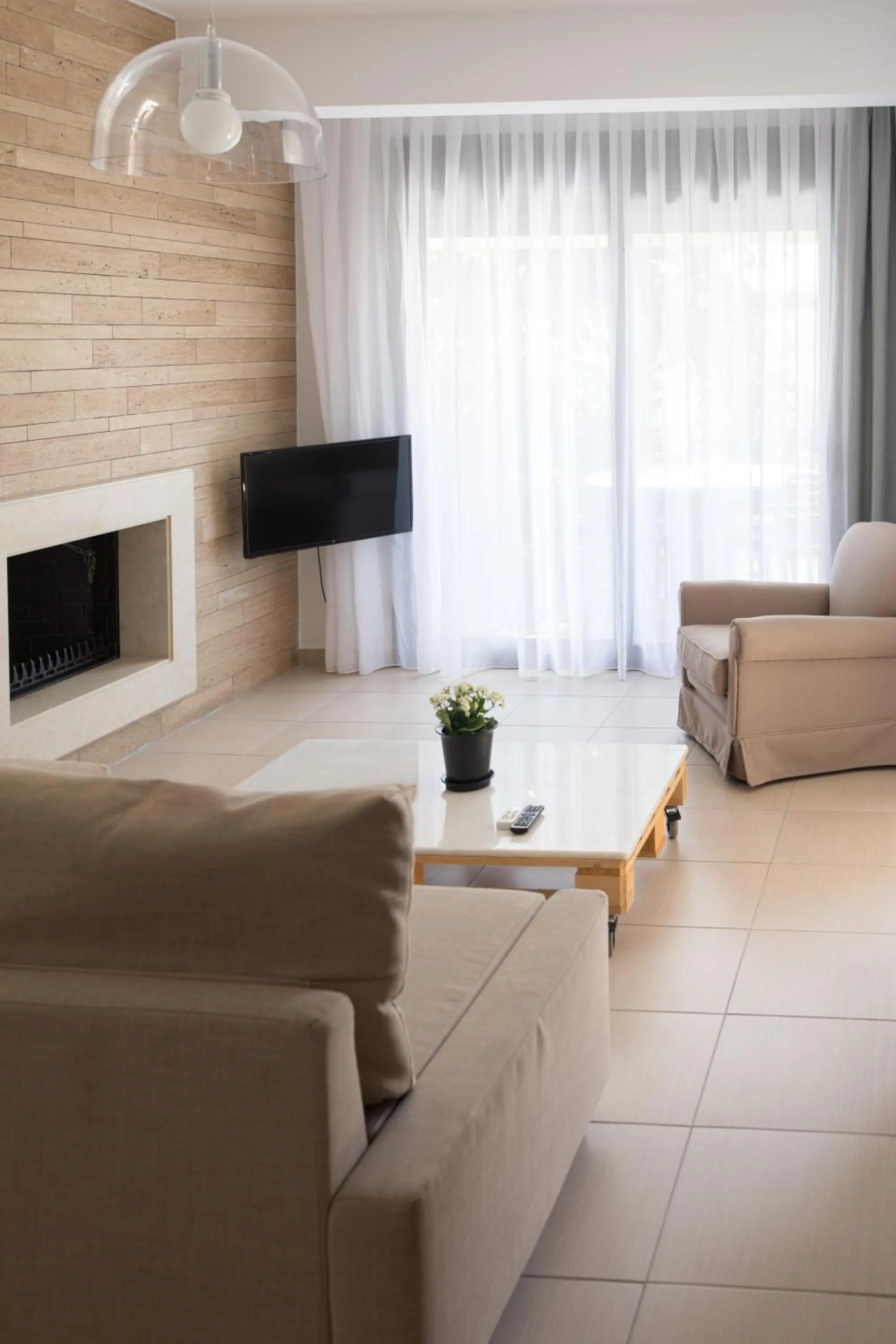 TV and multimedia in Niovi Boutique Apartments