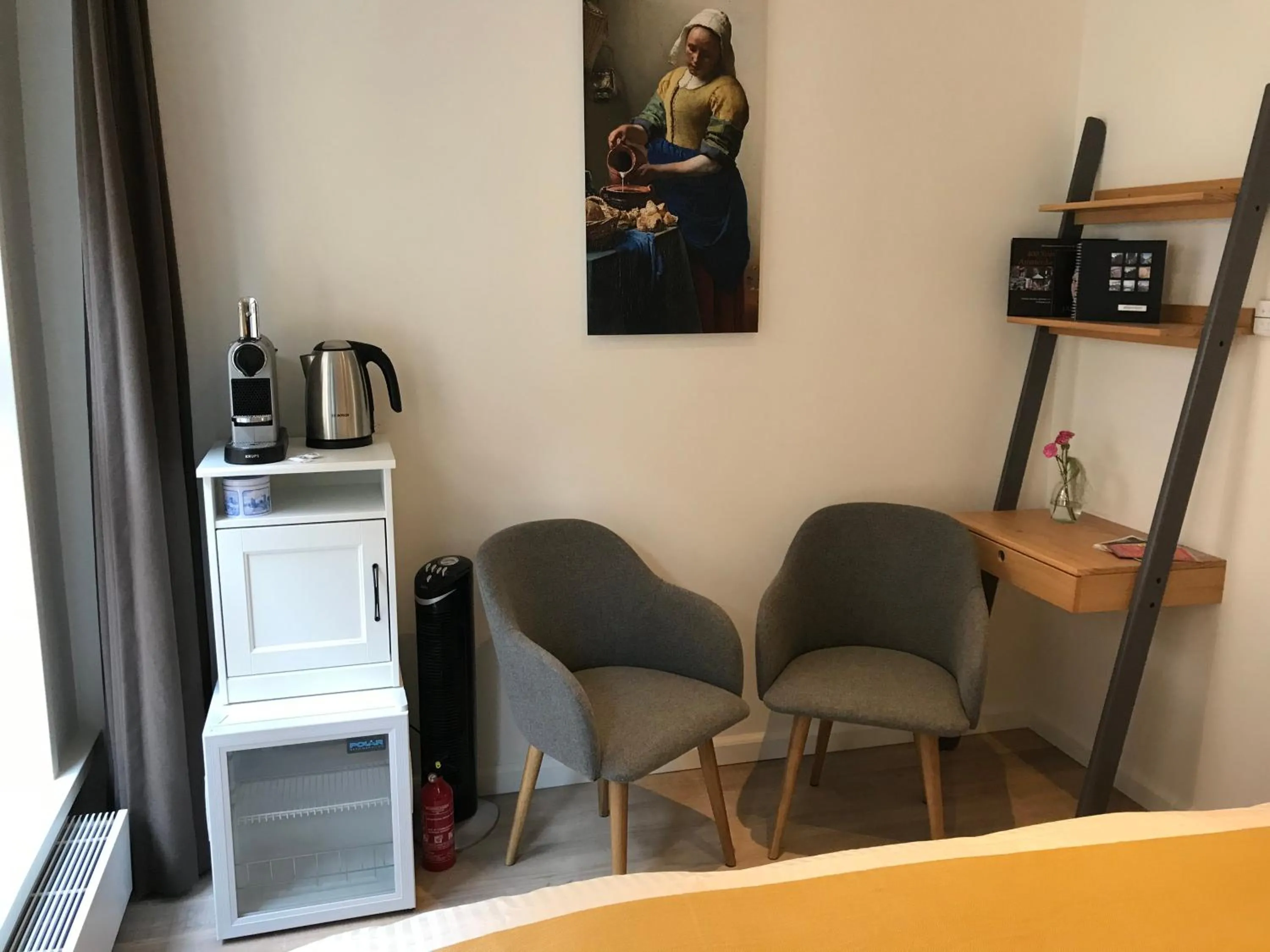 Seating area in Rust B&B