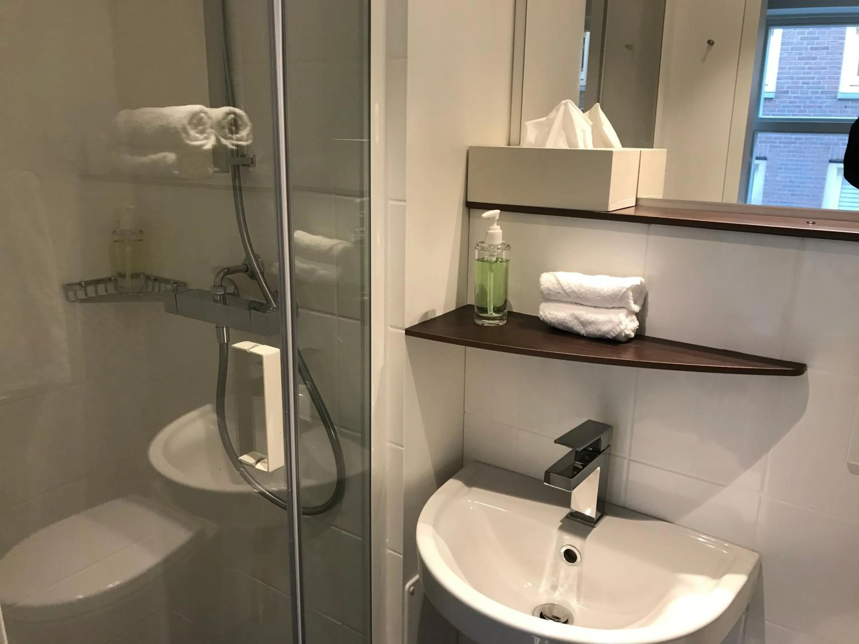 Shower in Rust B&B