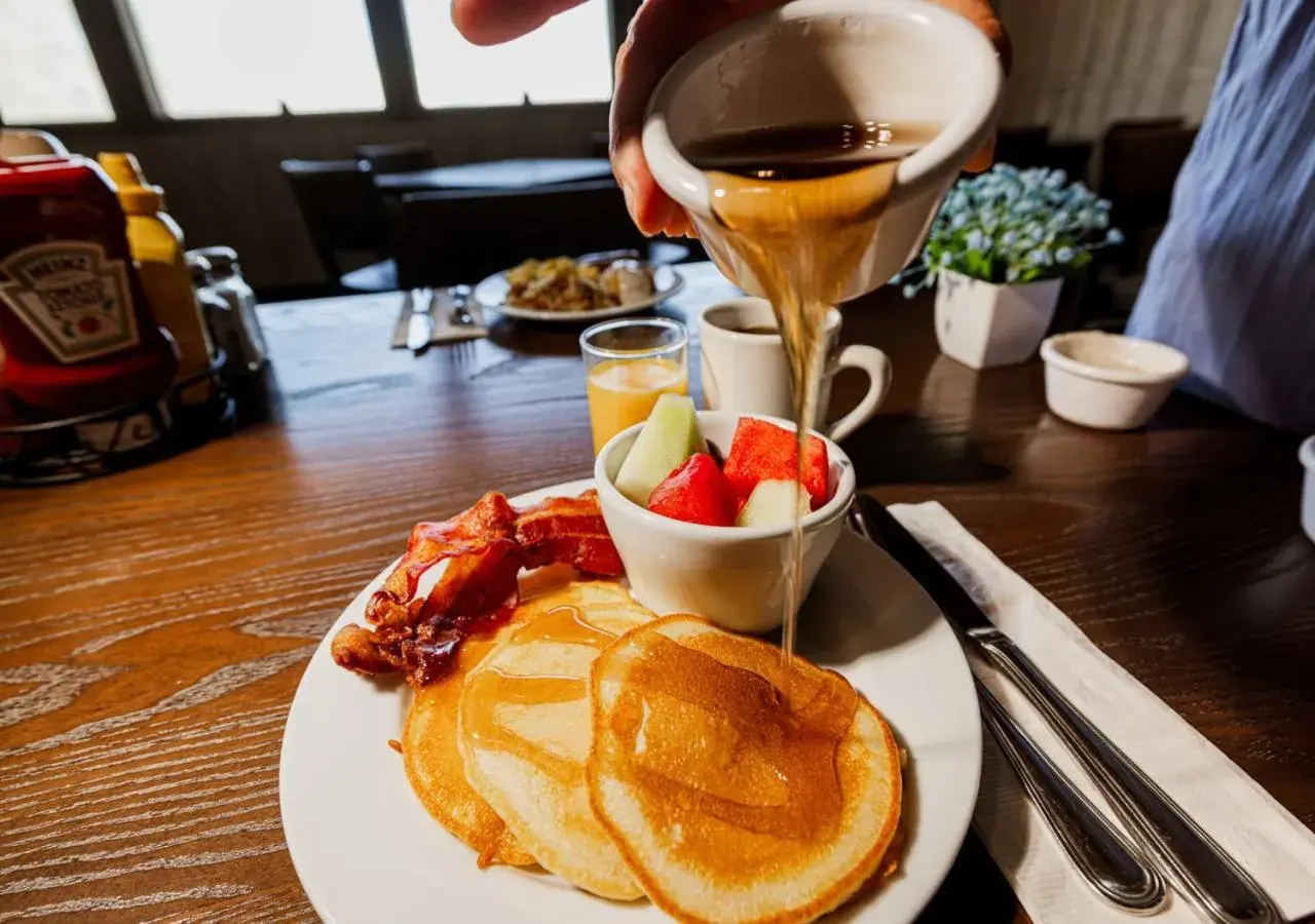 Breakfast in Stovepipe Wells Village Breakfast in Stovepipe Wells Village