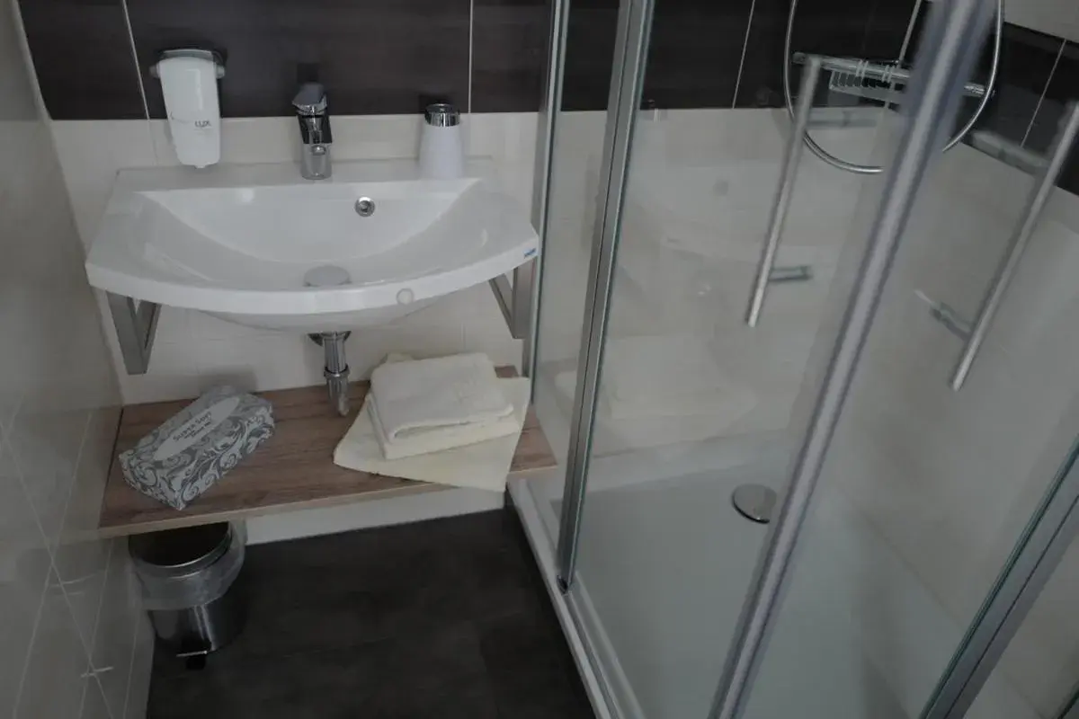 Economy Single Room in Hotel Stern Economy Single Room in Hotel Stern