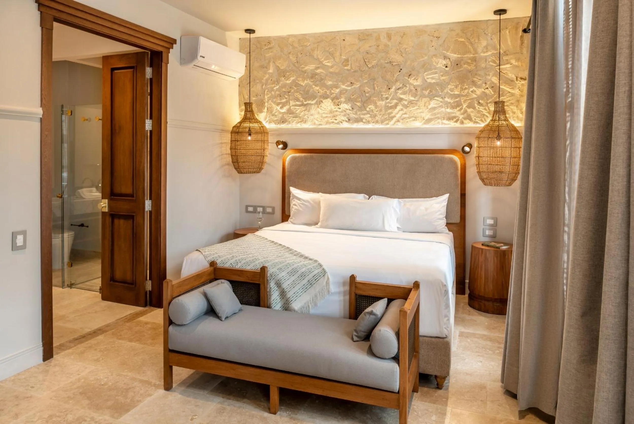 Deluxe Double Room with Bath in Hotel Casa Sonara