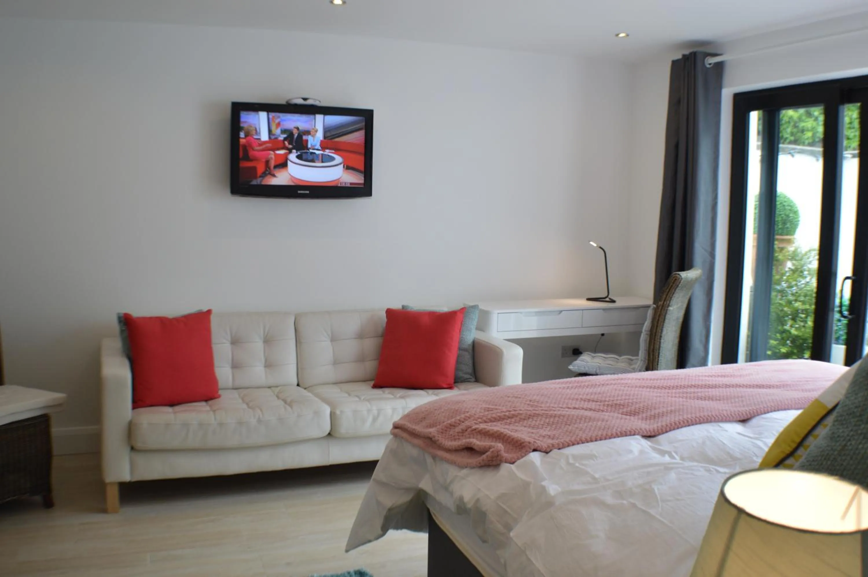 Garden view, Bed in Pier39Portrush Adult Only