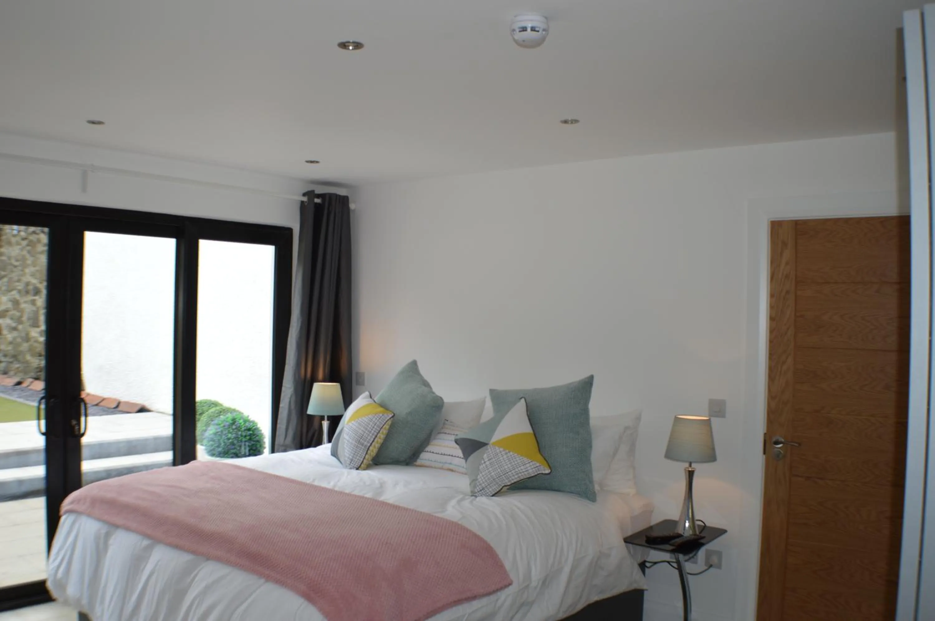 Garden view, Bed in Pier39Portrush Adult Only